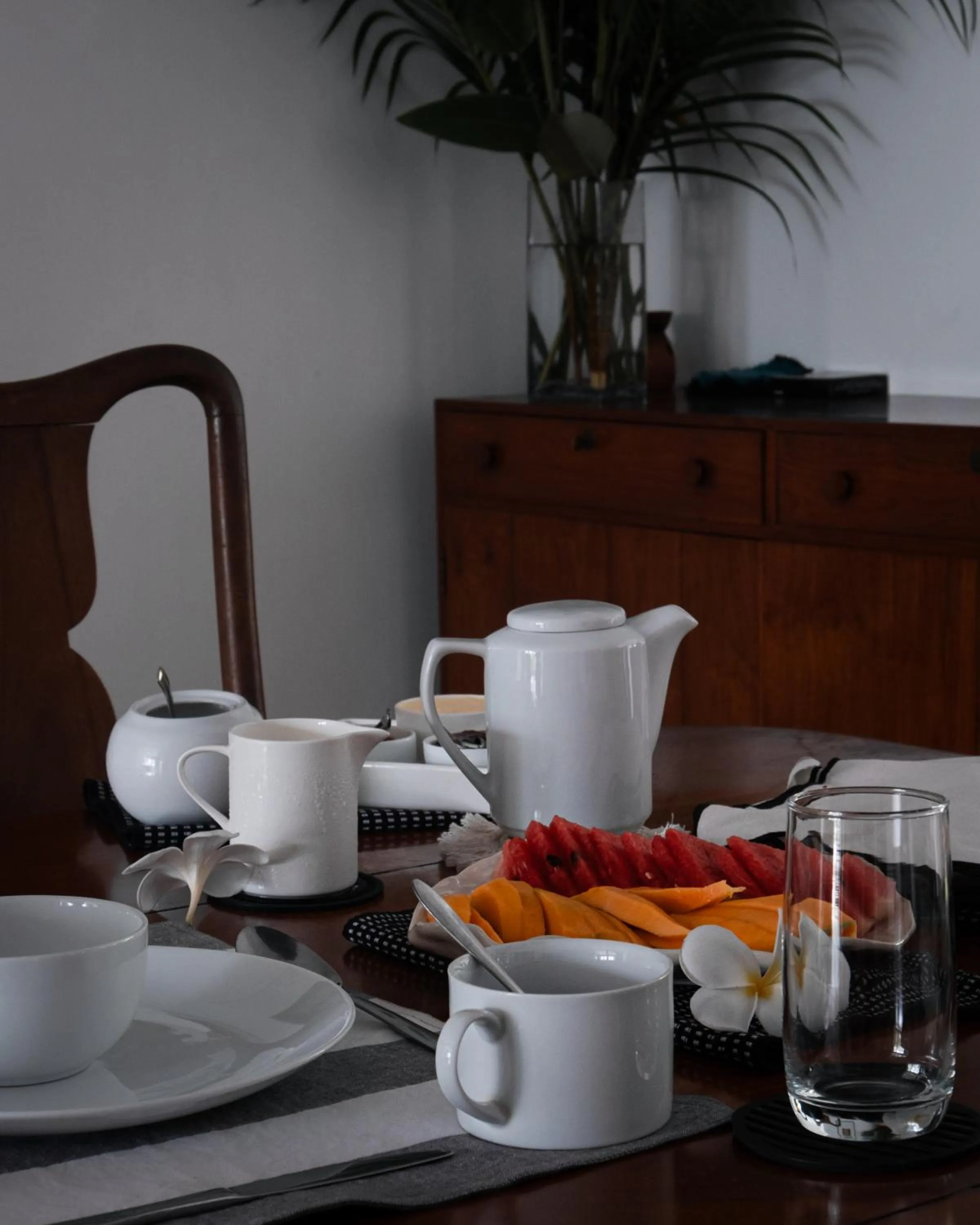 Food and drinks in "27" Spathodea- Oasis in the City