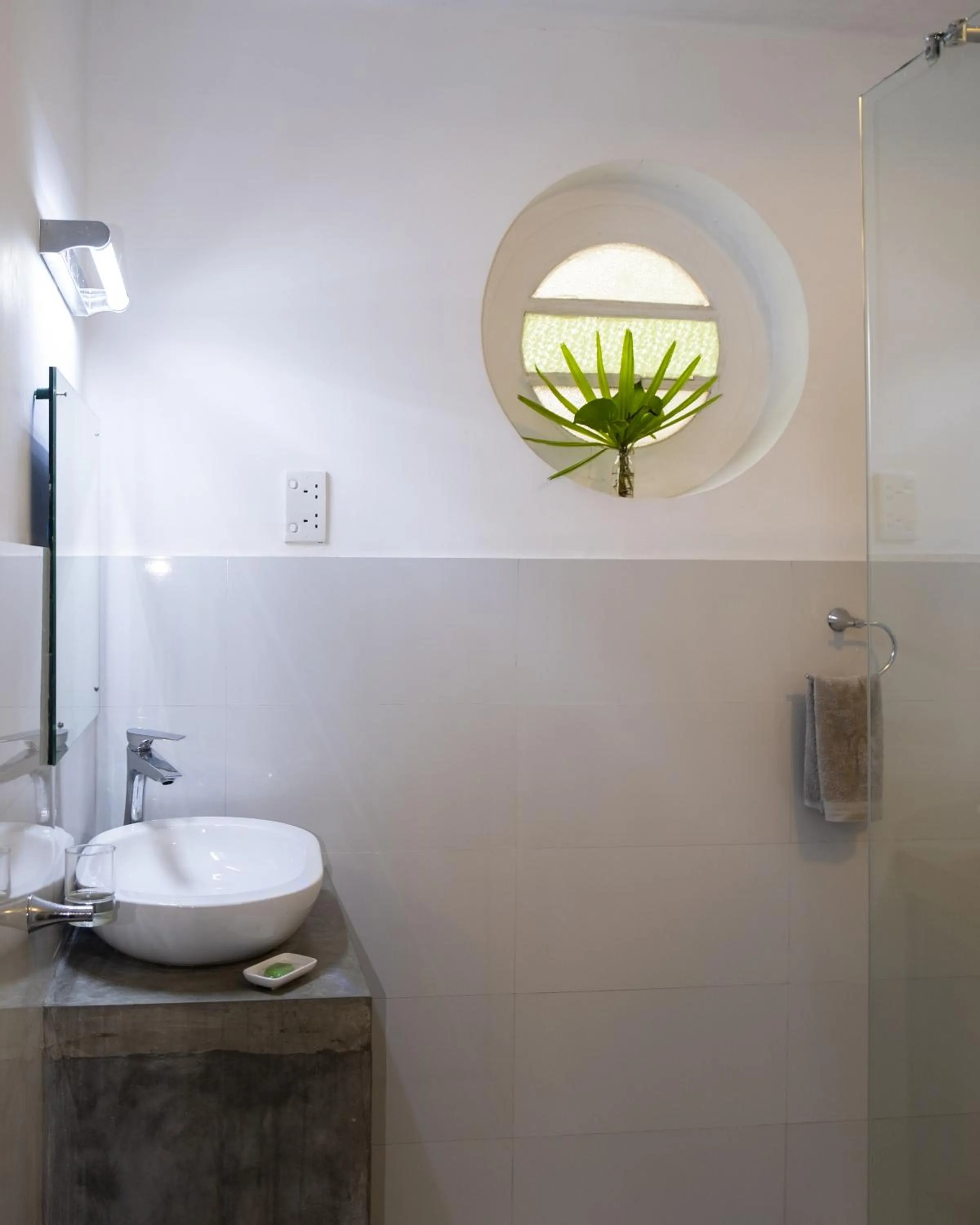 Bathroom in "27" Spathodea- Oasis in the City