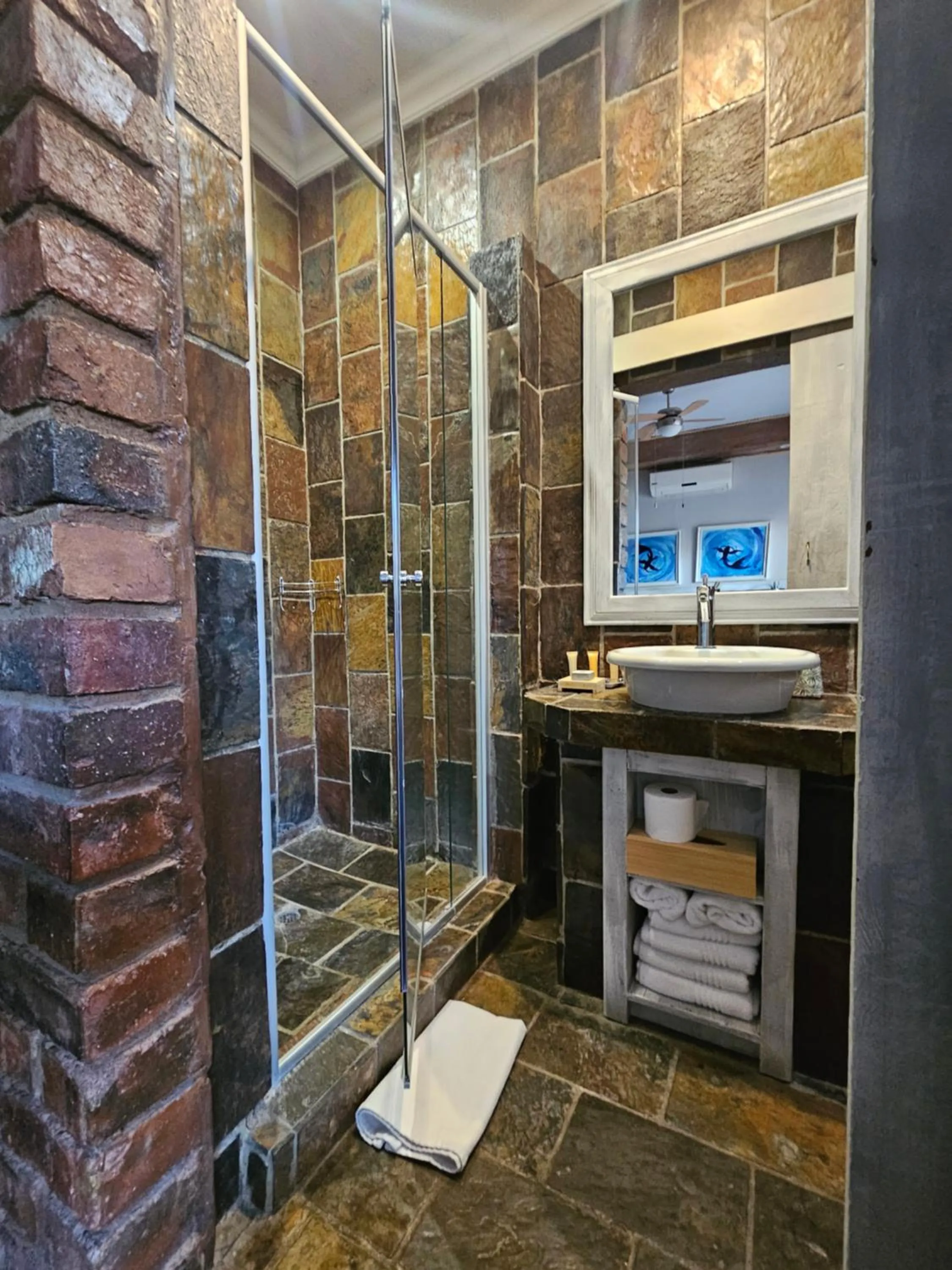 Shower in 61 On Ireland Guest House and Conferencing