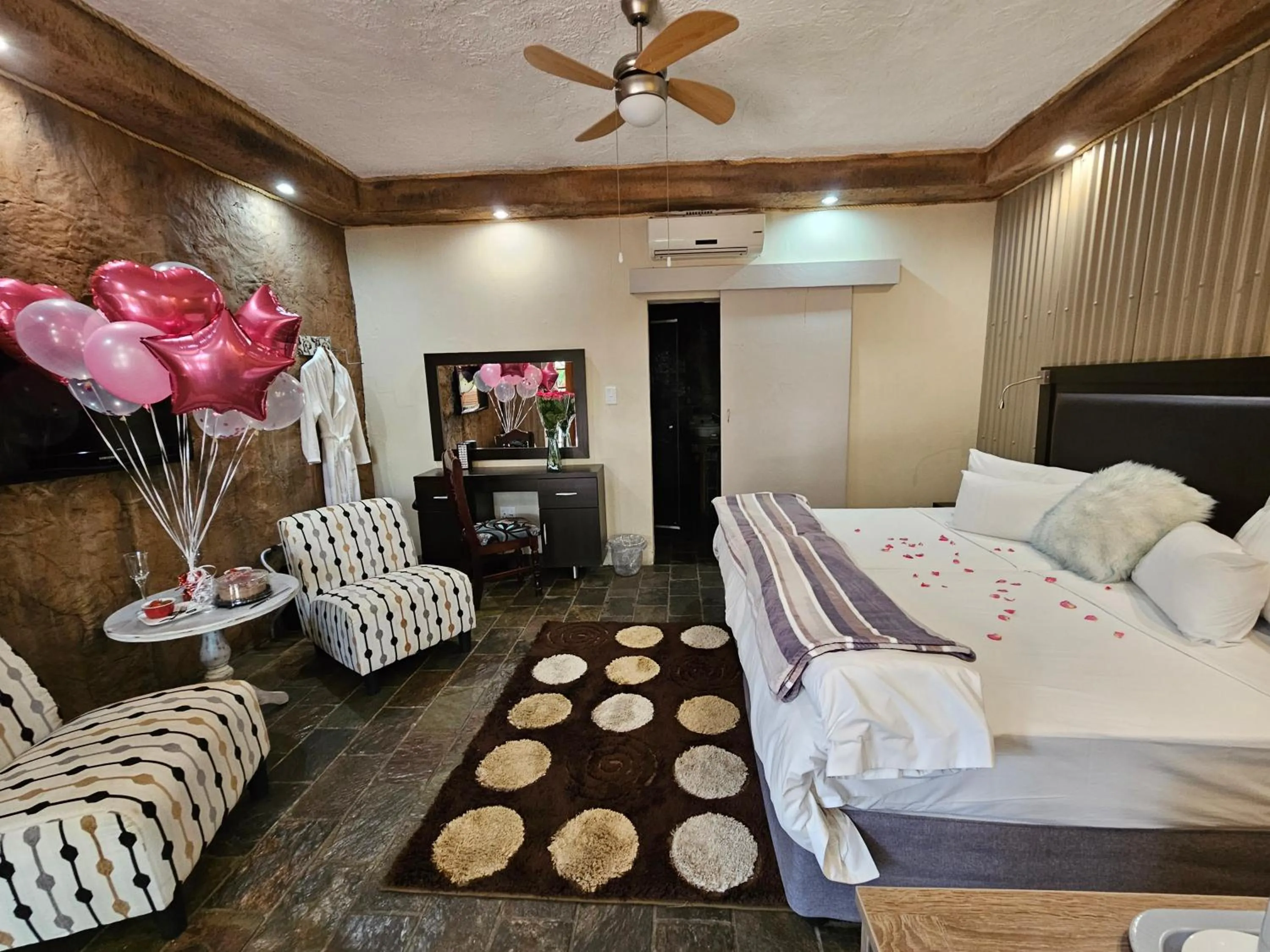 Bed in 61 On Ireland Guest House and Conferencing