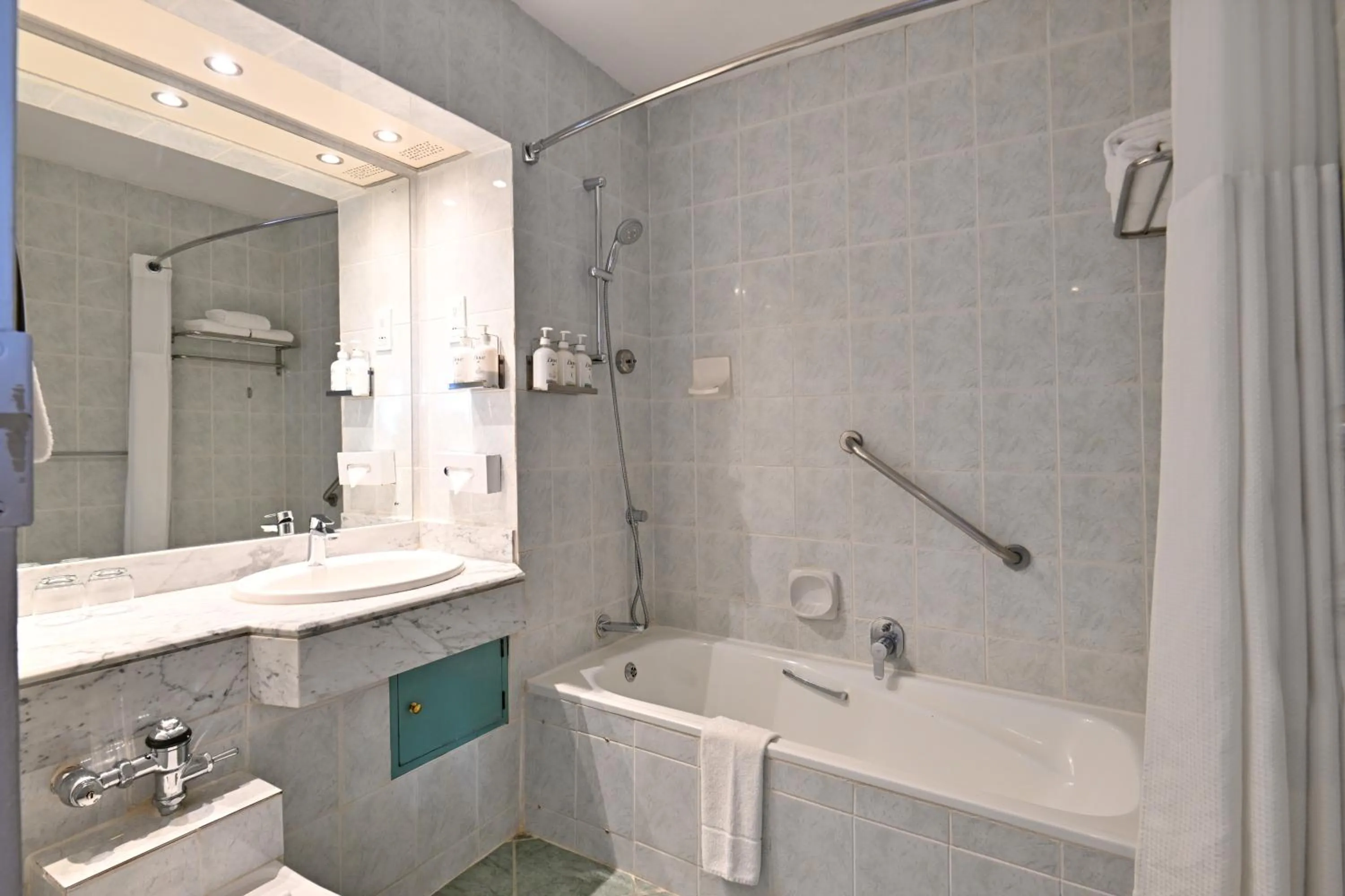 Shower in Holiday Inn - Mutare by IHG