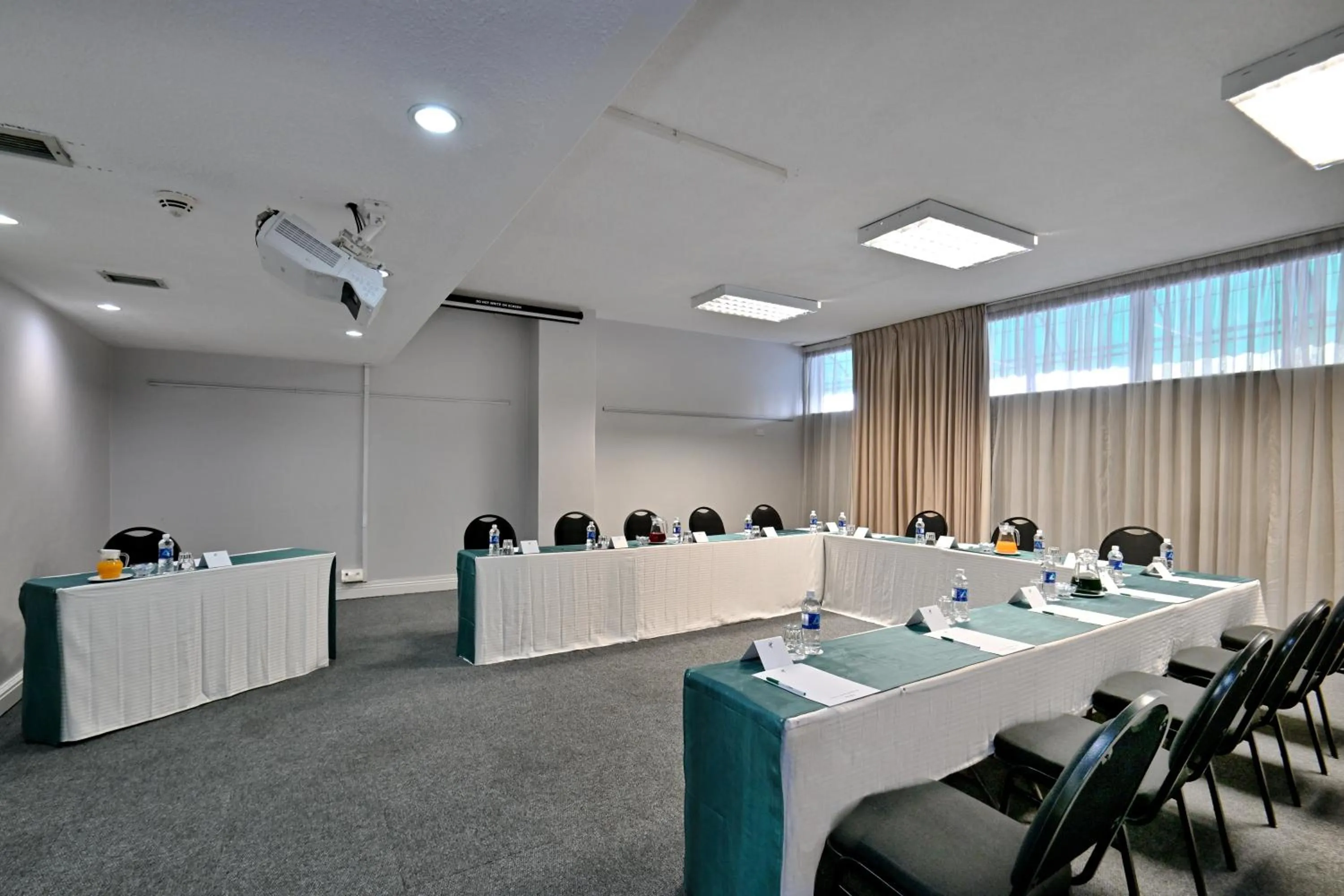 Meeting/conference room in Holiday Inn - Mutare by IHG