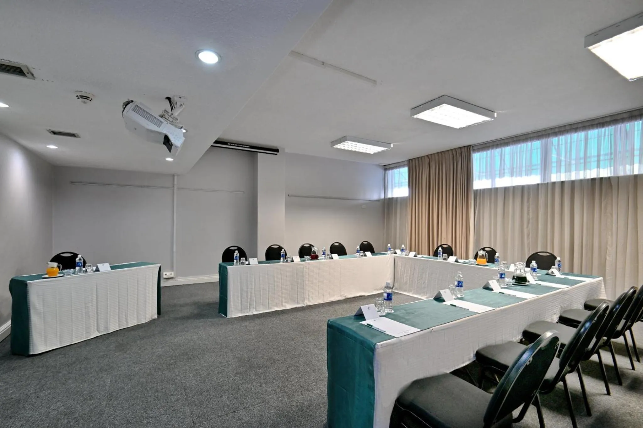 Meeting/conference room in Holiday Inn - Mutare by IHG