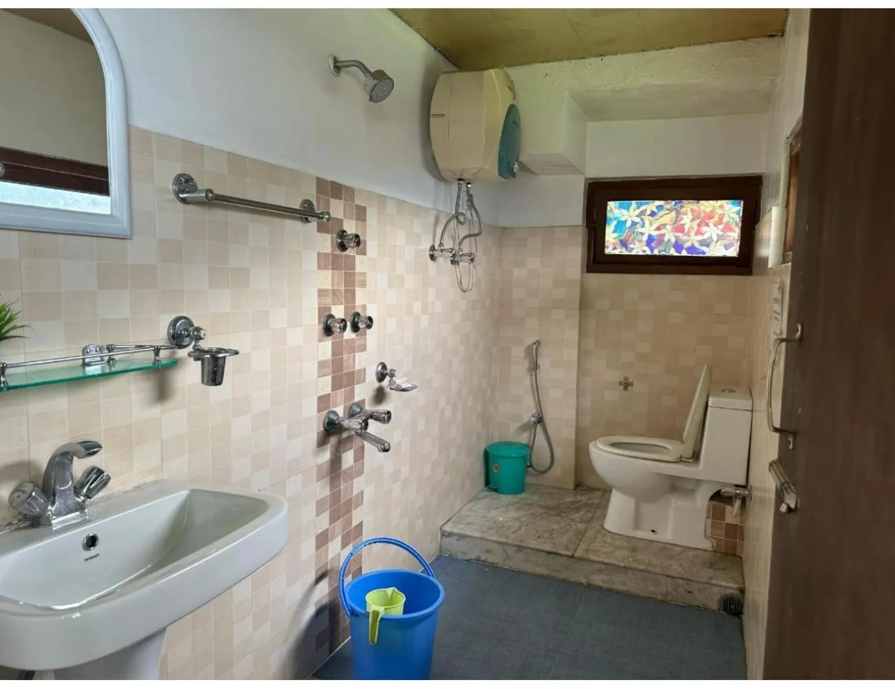 Shower in The Hill Castle, Gangtok