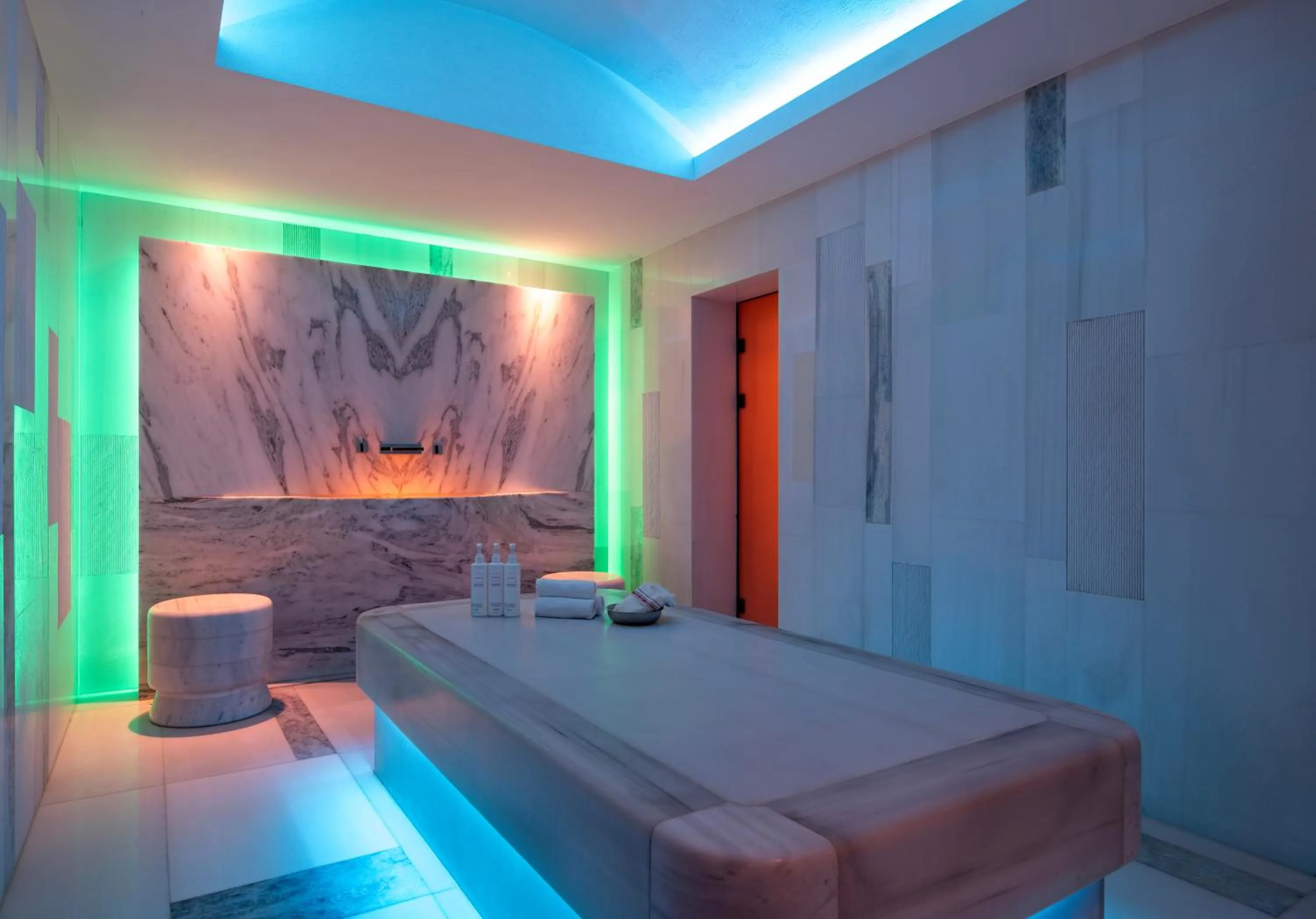 Steam room, Bed in Swissôtel Resort Bodrum Beach
