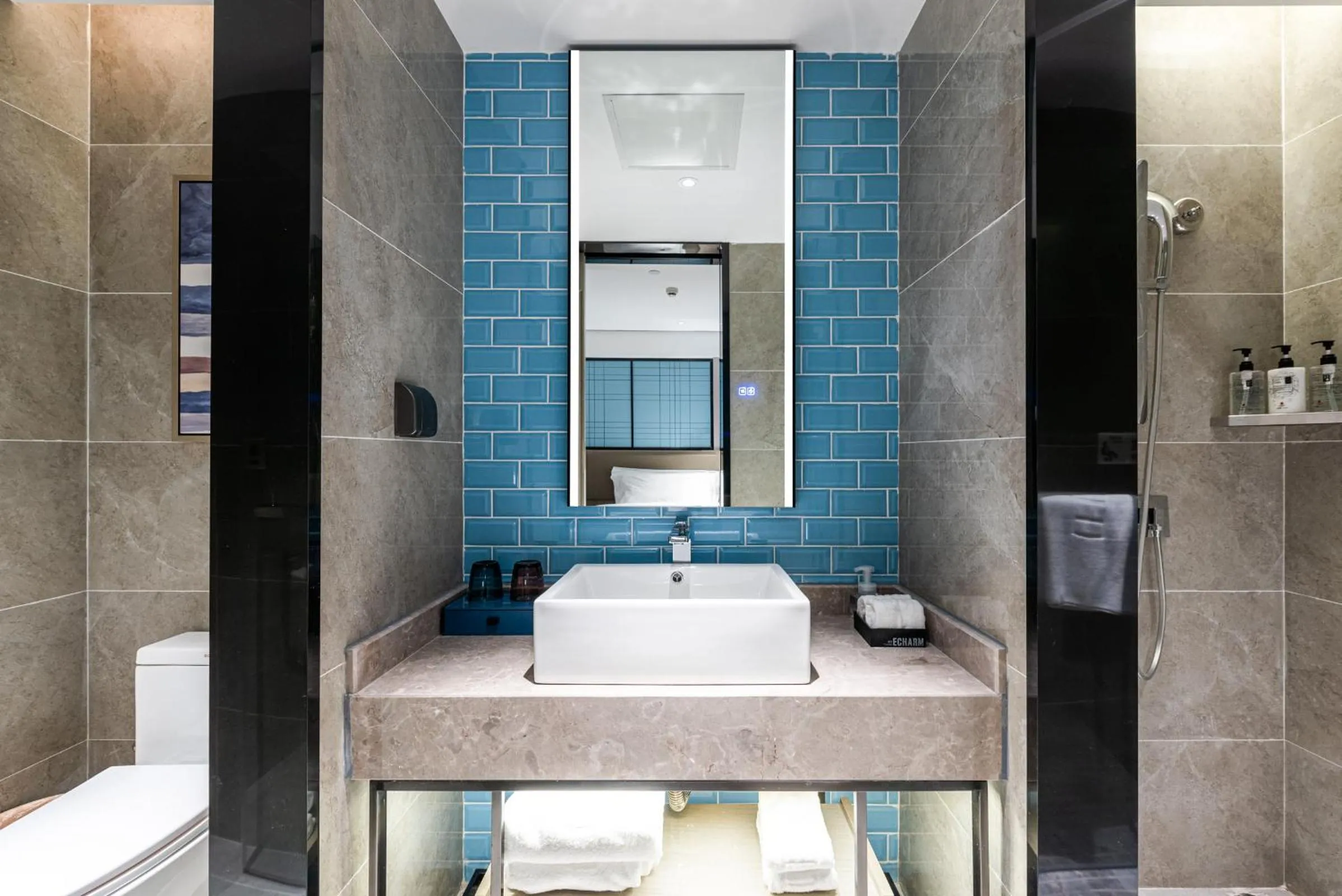 Toilet in Echarm Hotel Yangshuo West Stree