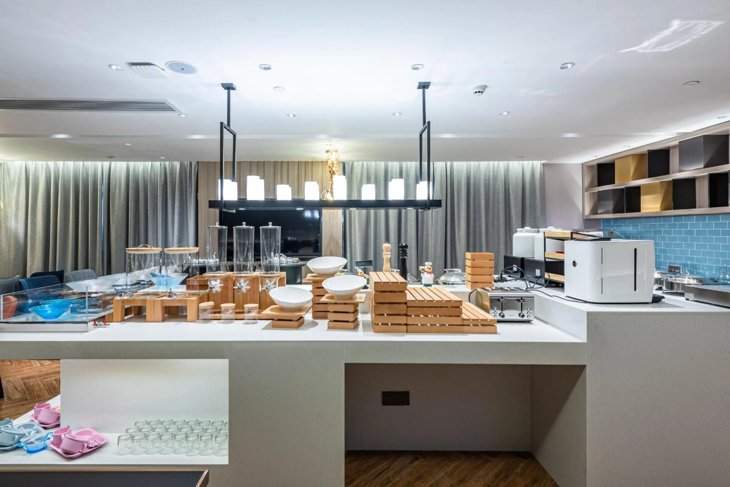 Restaurant/places to eat in Echarm Hotel Yangshuo West Stree