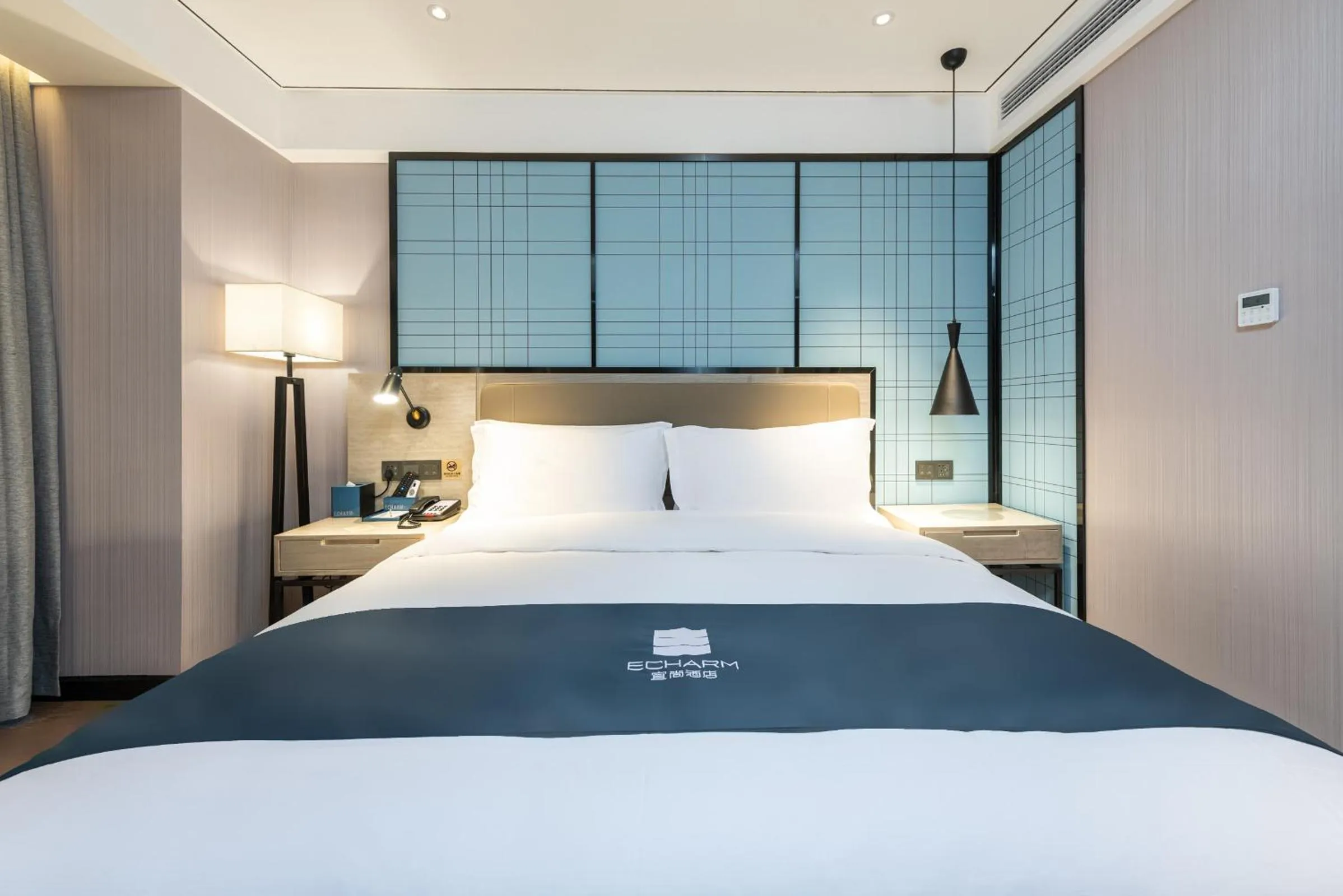 Bed in Echarm Hotel Yangshuo West Stree 宜尚酒店 阳朔西街店