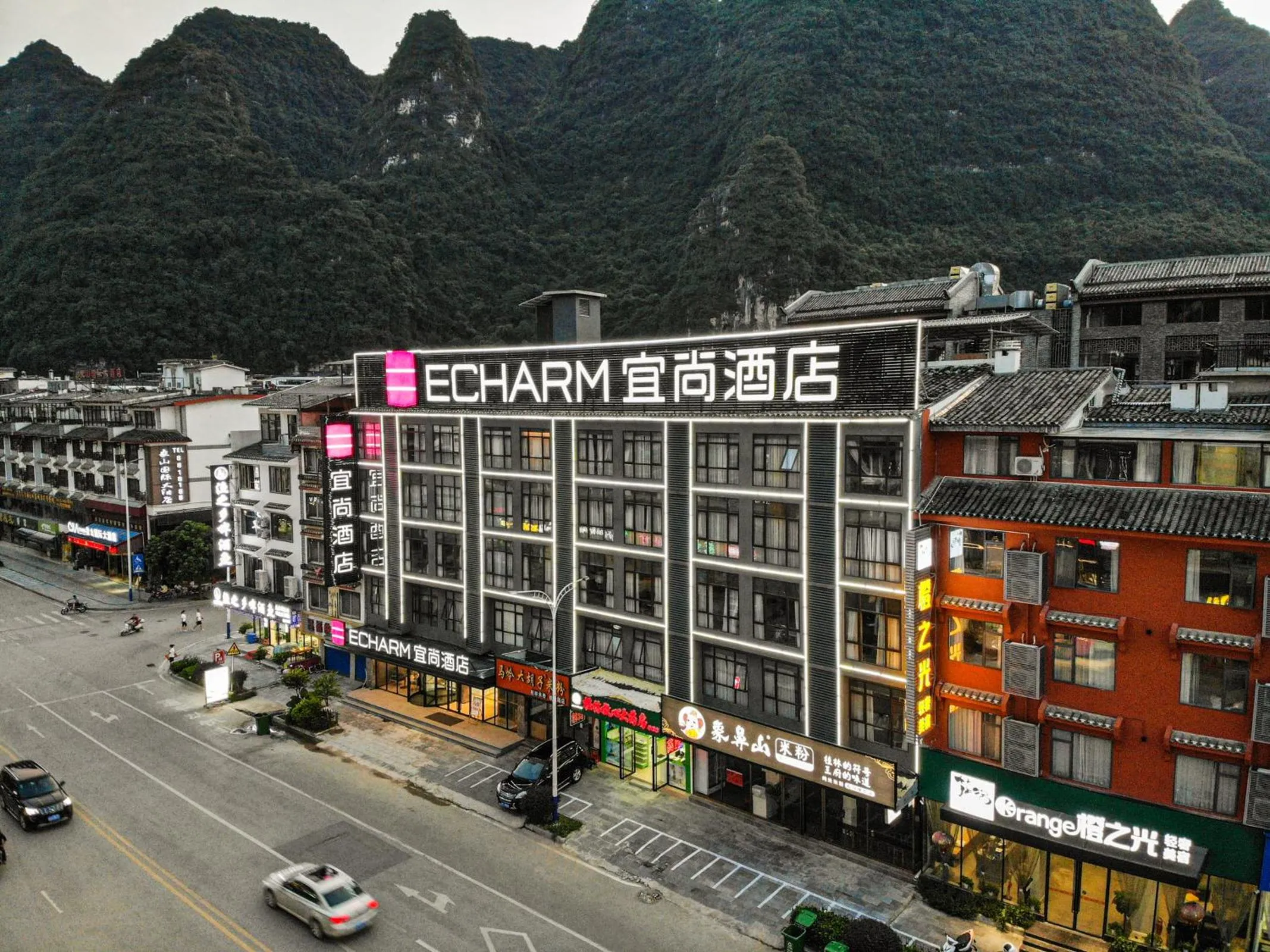 Restaurant/places to eat in Echarm Hotel Yangshuo West Stree