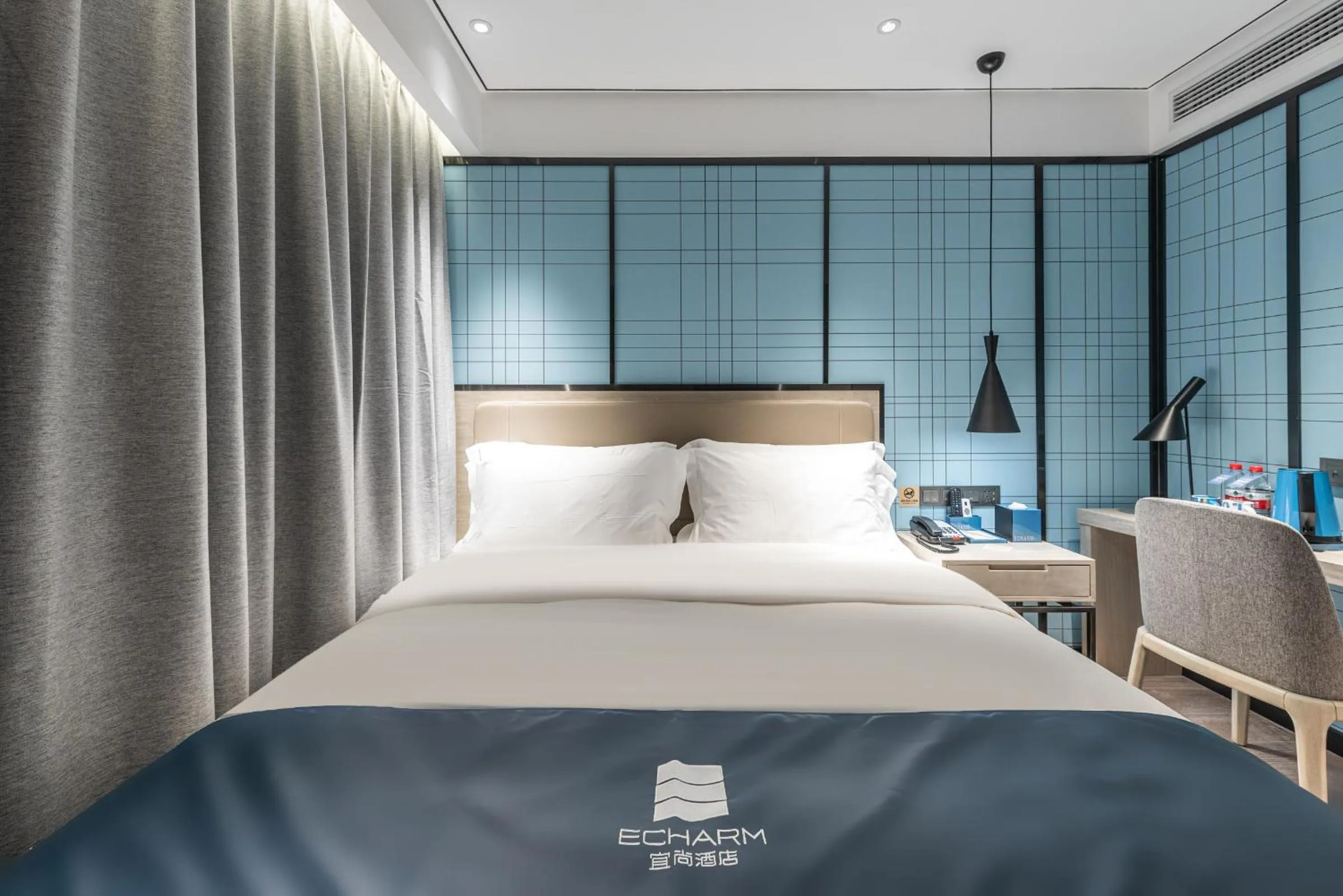 Bed in Echarm Hotel Yangshuo West Stree