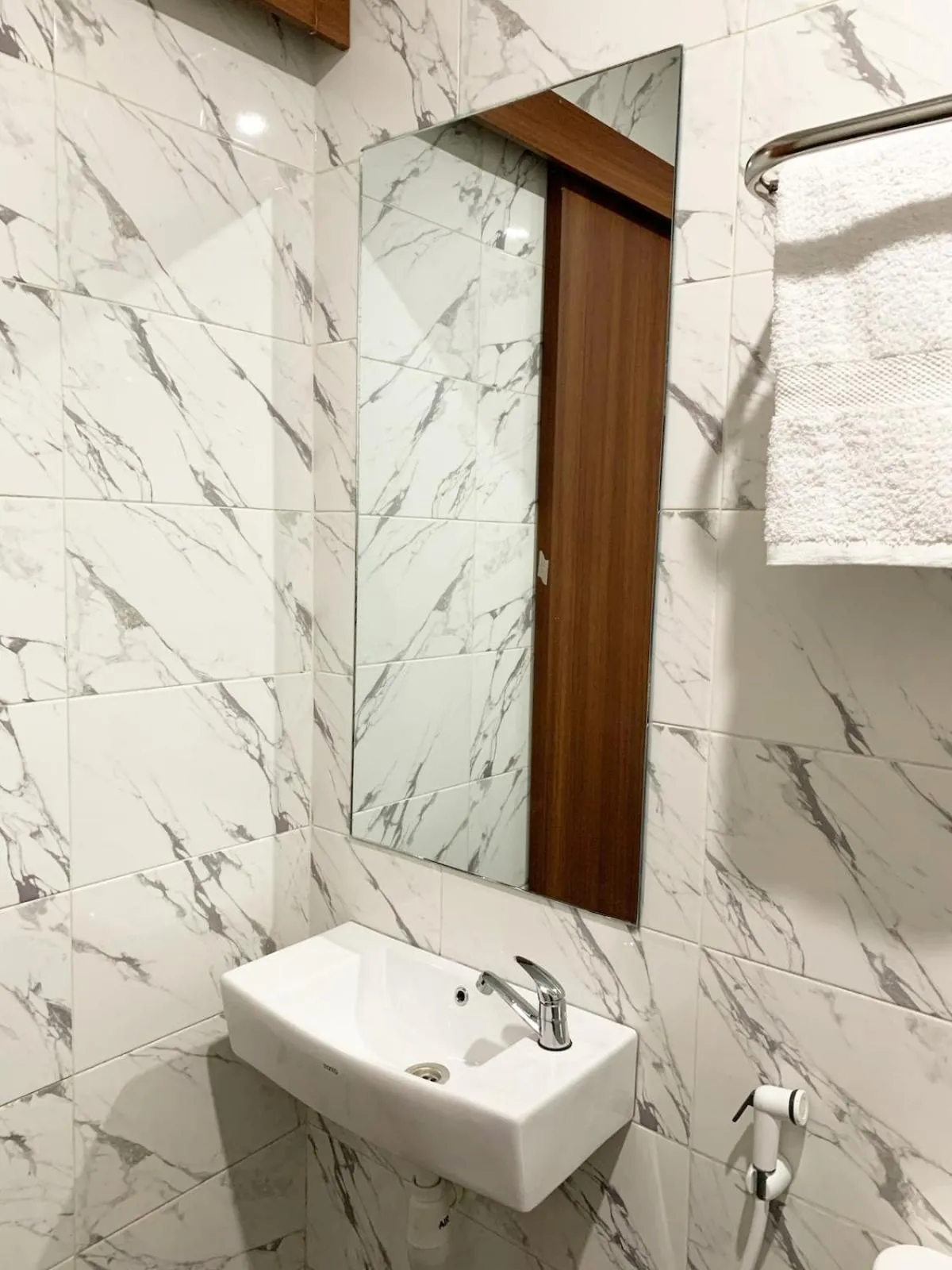 Toilet in Upcity Hotel Simpang Lima By Sajiwa