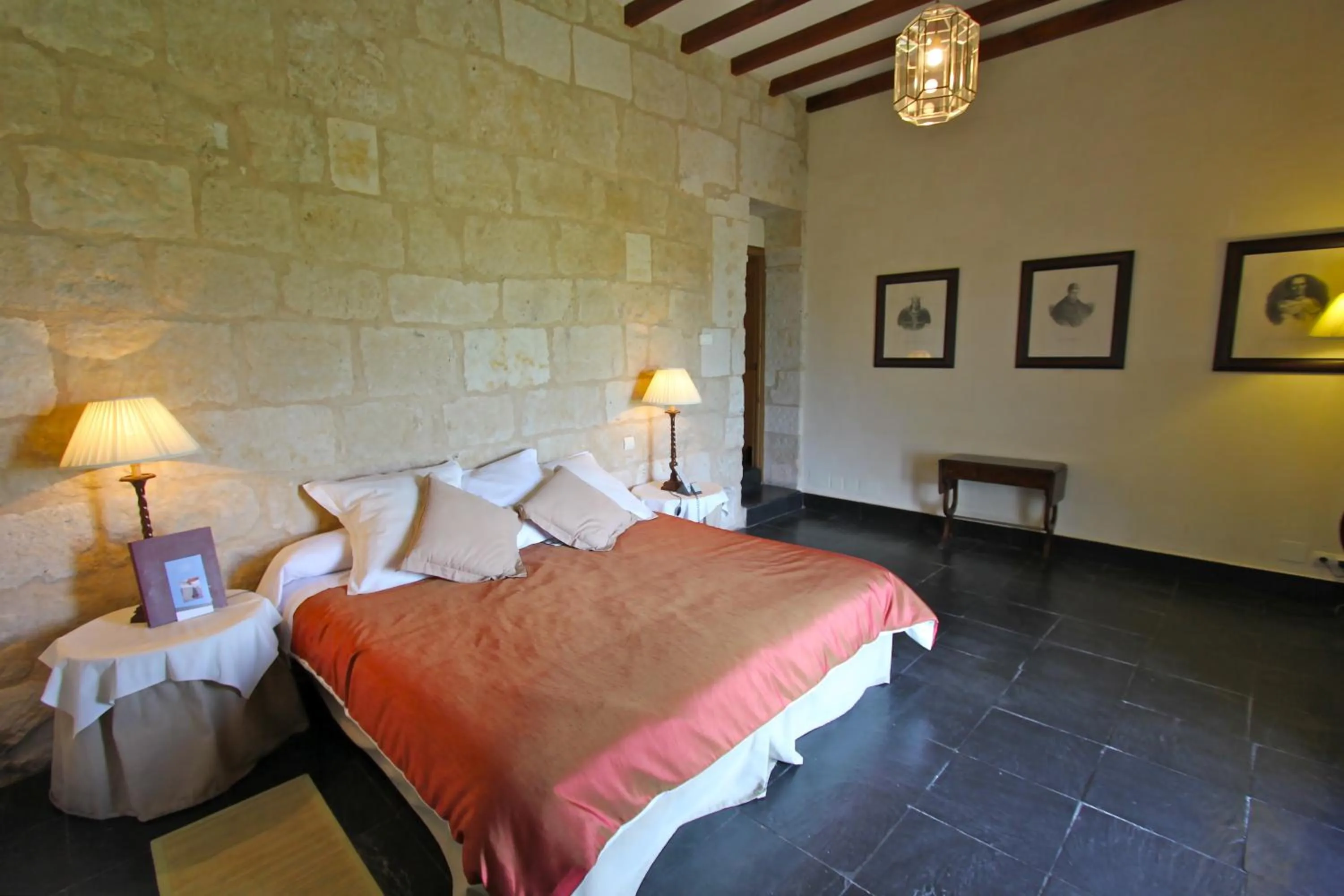 Bed in Posada Real Castillo del Buen Amor