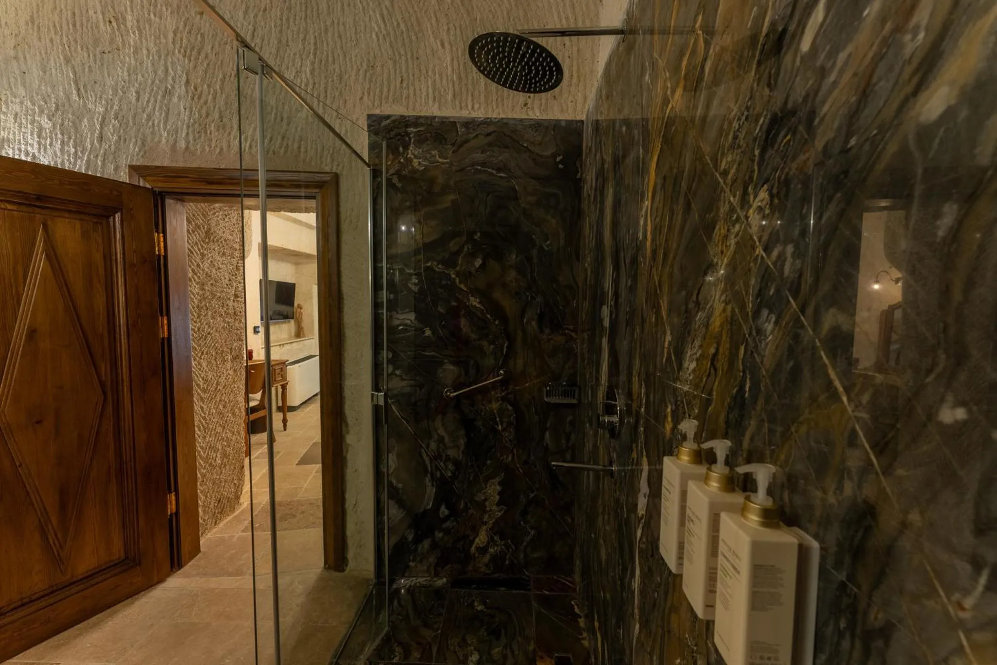 Shower in Asmalı Konak Cave Suites