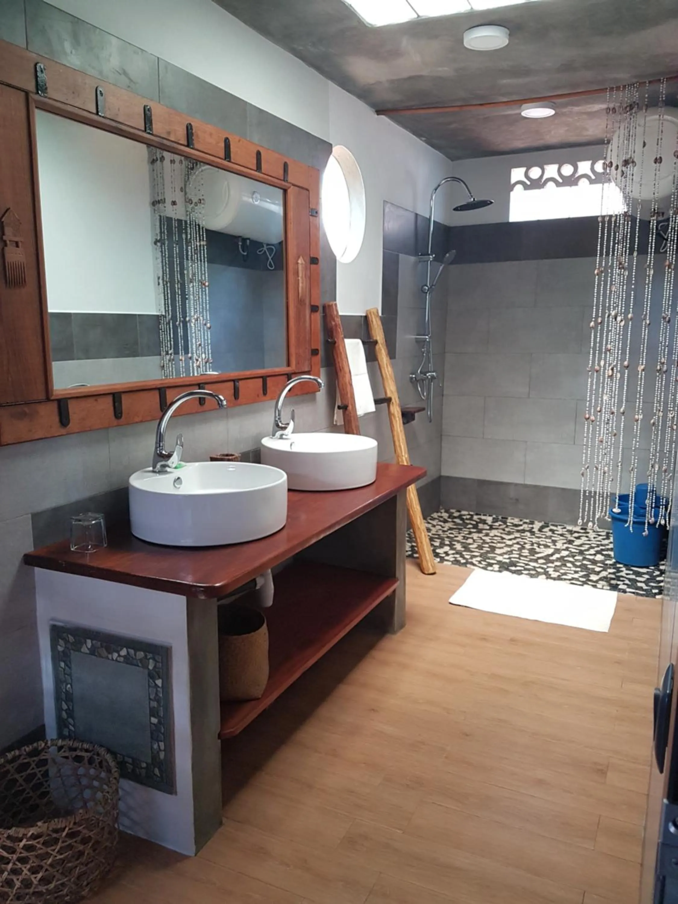 Shower in Libertalia Hotel