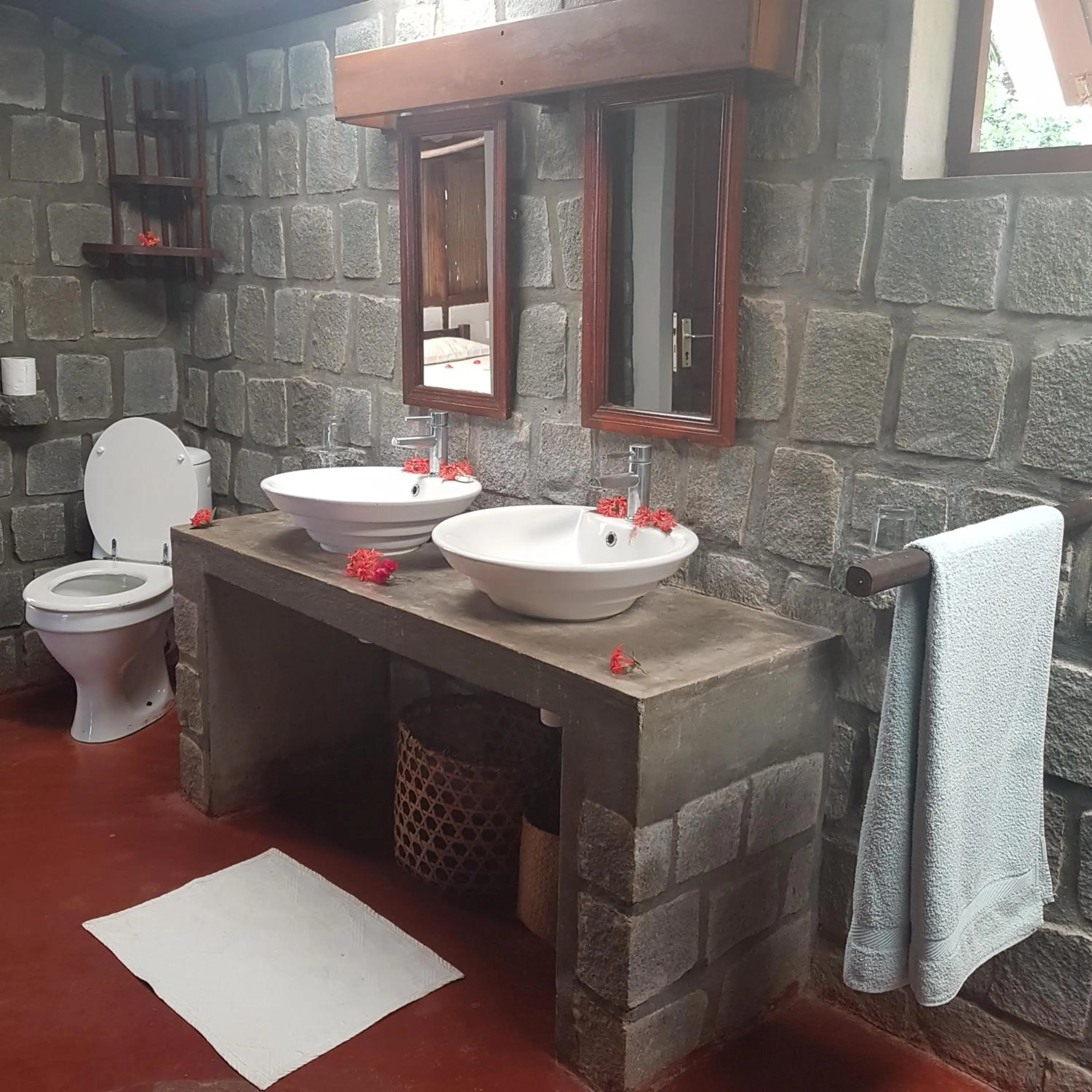 Toilet in Libertalia Hotel