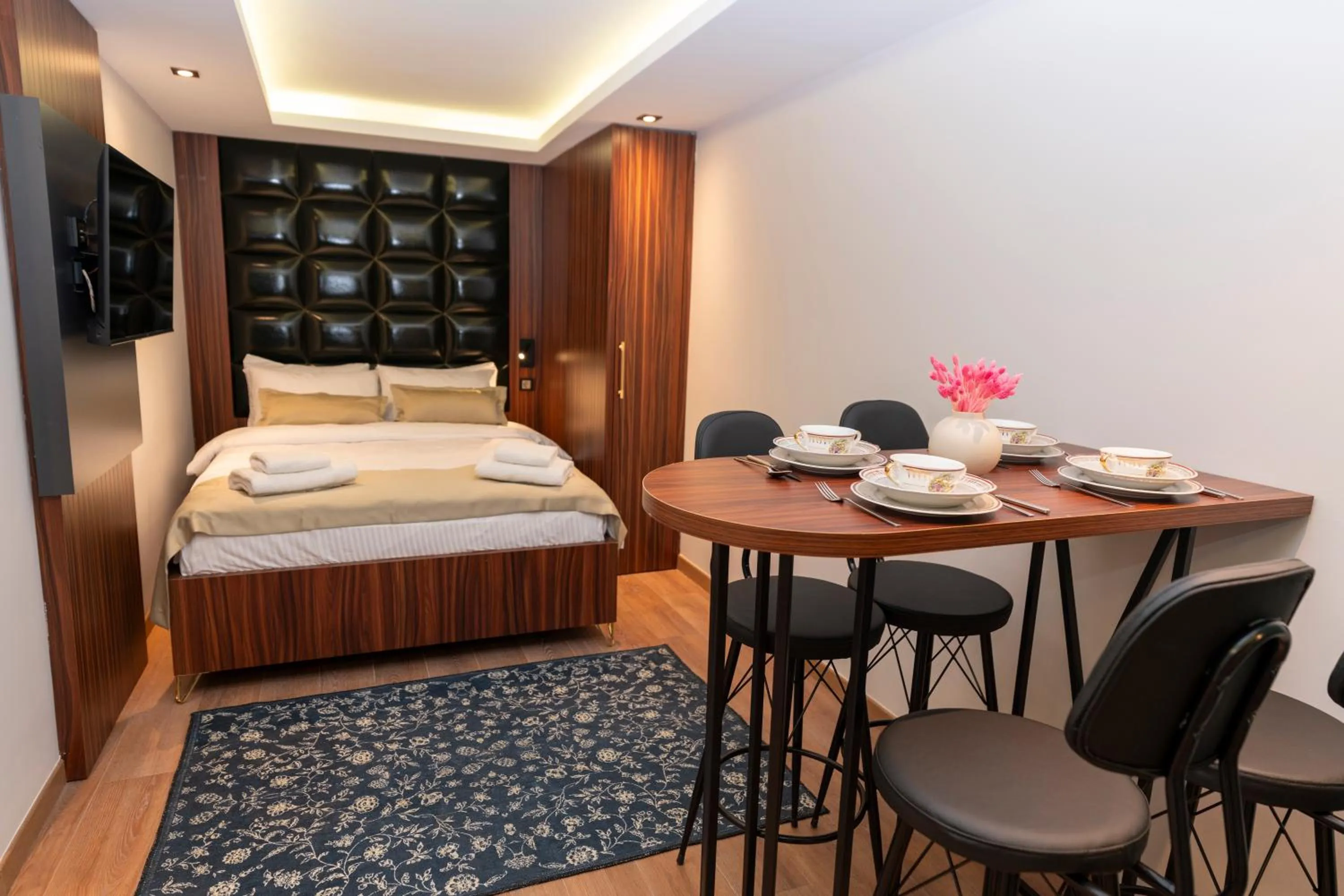 TV and multimedia, Bed in THE MUA LUXURY HOMEs