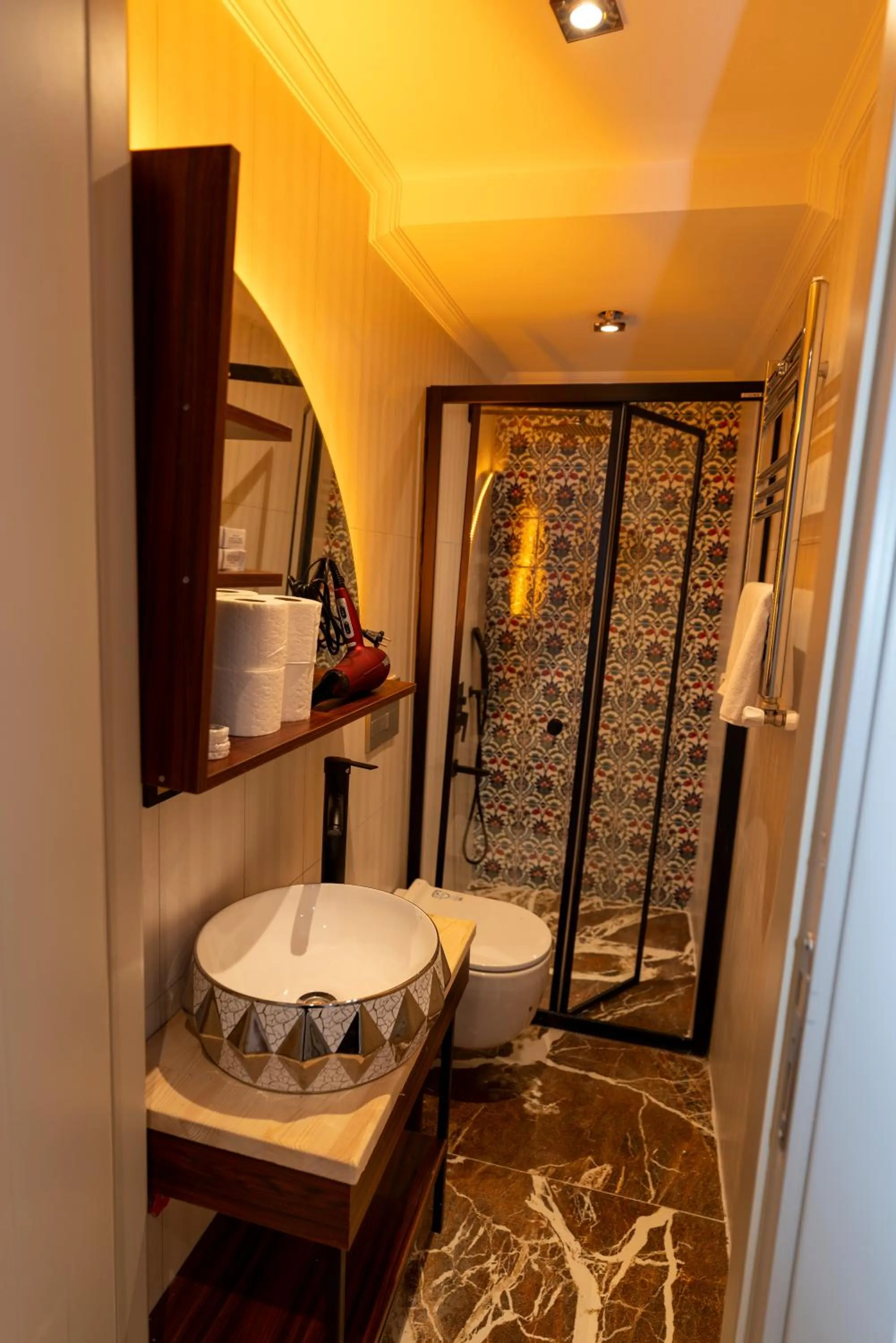Bathroom in THE MUA LUXURY HOMEs