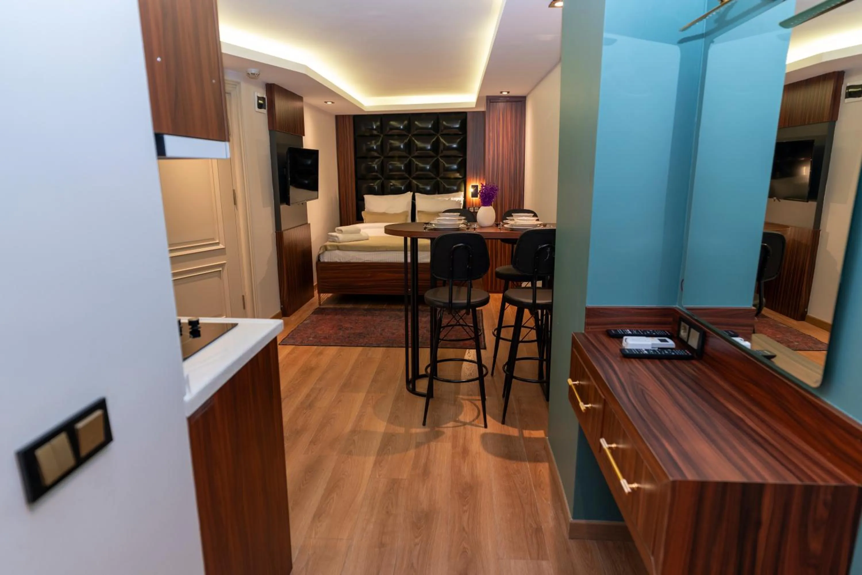 Kitchen or kitchenette, Bed in THE MUA LUXURY HOMEs