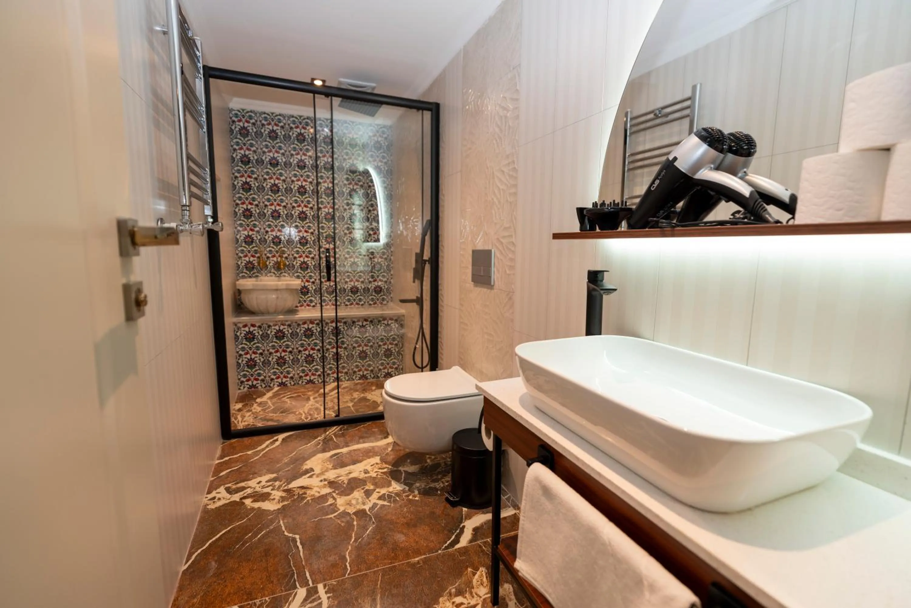 Bathroom in THE MUA LUXURY HOMEs