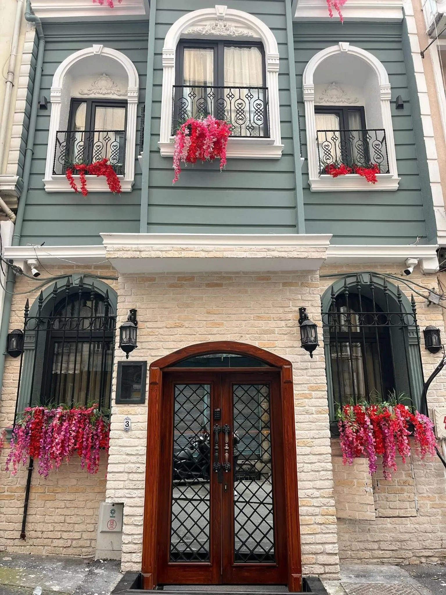 Facade/entrance in THE MUA LUXURY HOMEs