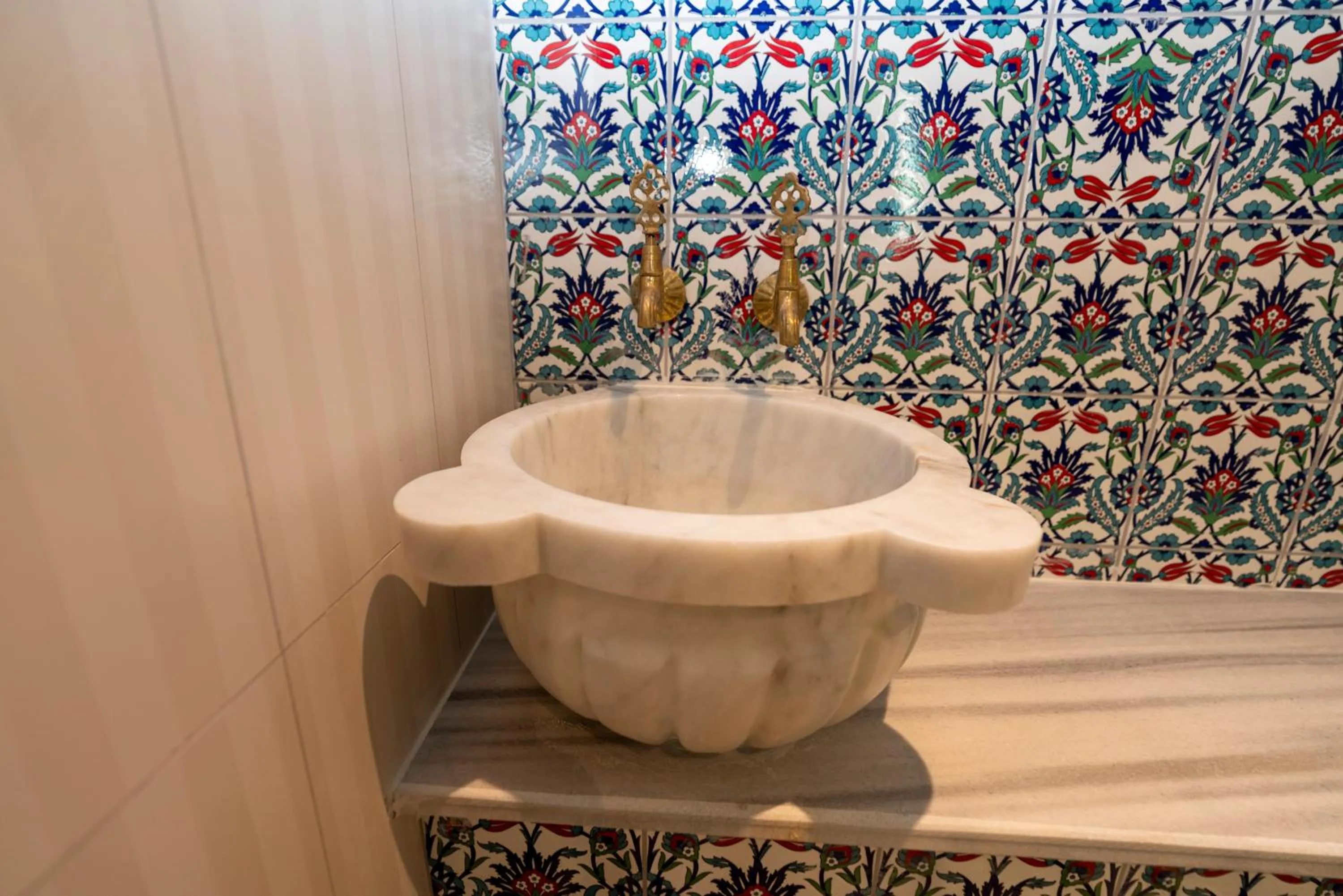 Bathroom in THE MUA LUXURY HOMEs