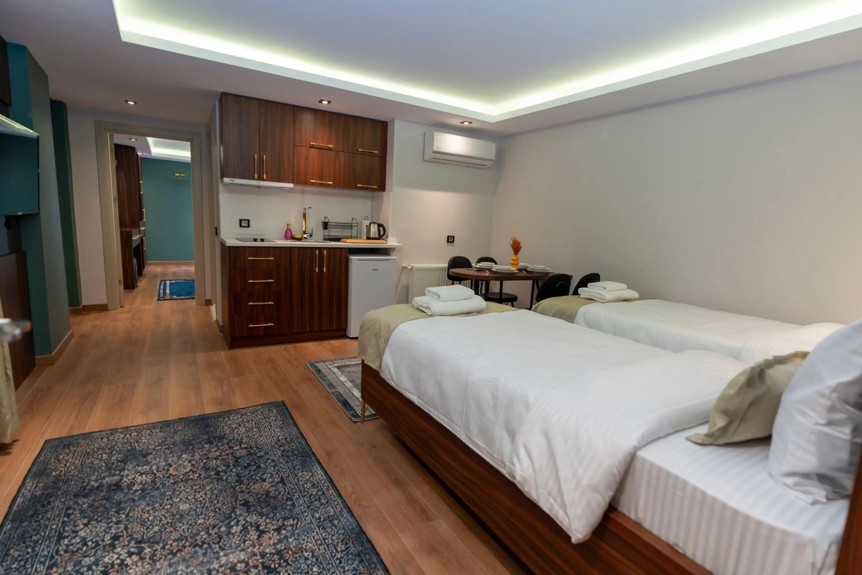 Kitchen or kitchenette, Bed in THE MUA LUXURY HOMEs