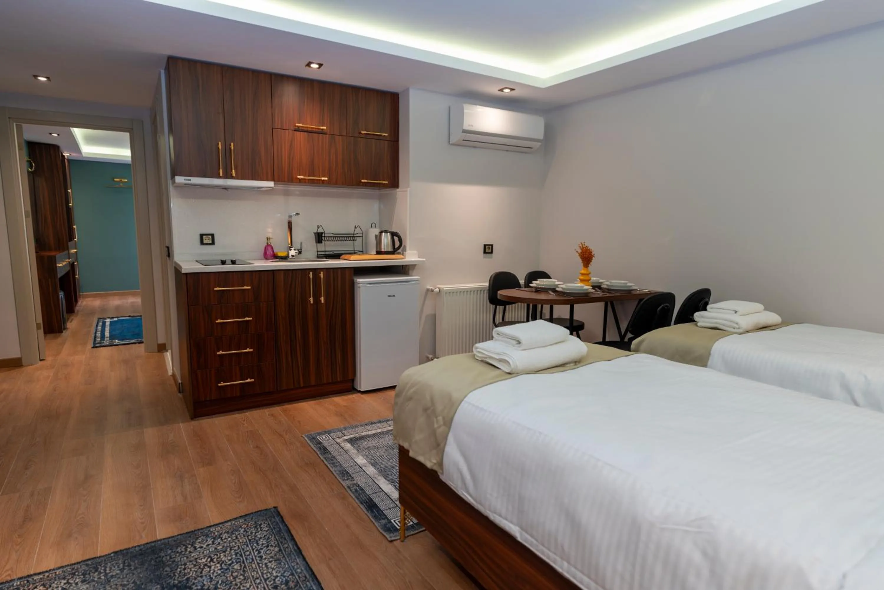 Kitchen or kitchenette, Bed in THE MUA LUXURY HOMEs