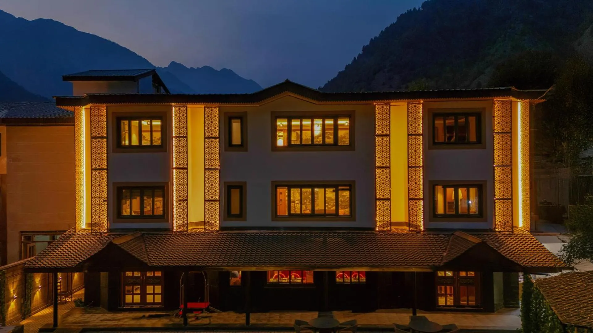 Property building in The Vale Lodge