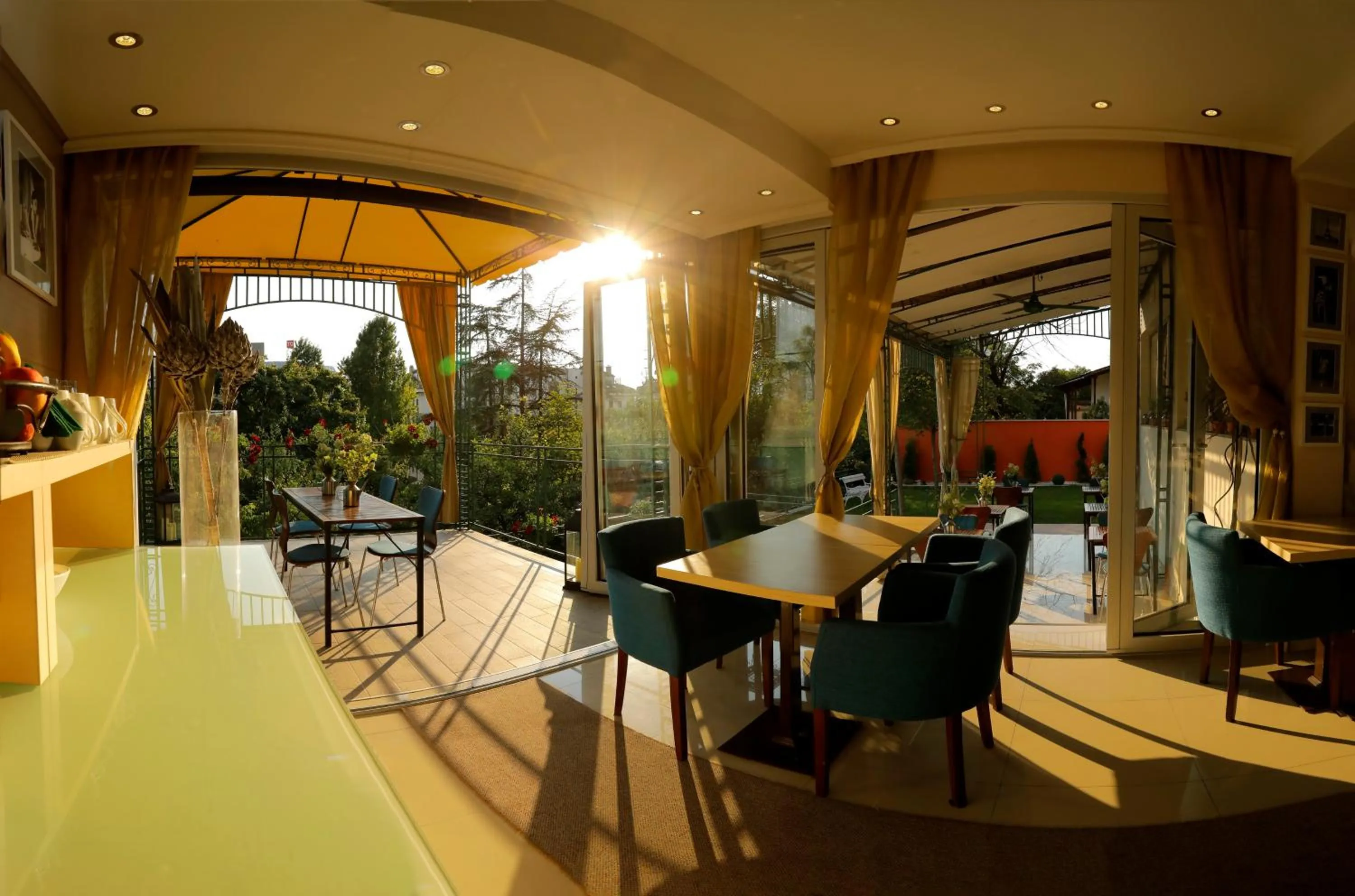 Communal lounge/ TV room in Bed & Breakfast Garden40