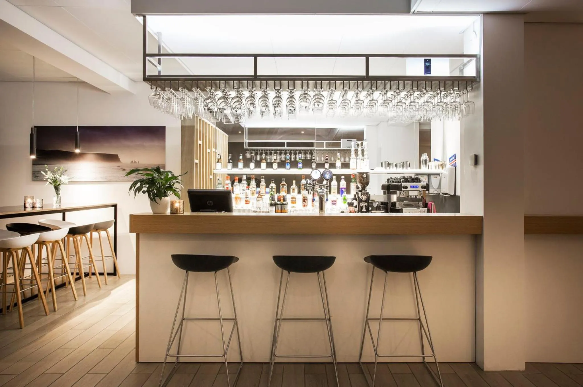 Lounge or bar in Storm Hotel by Keahotels
