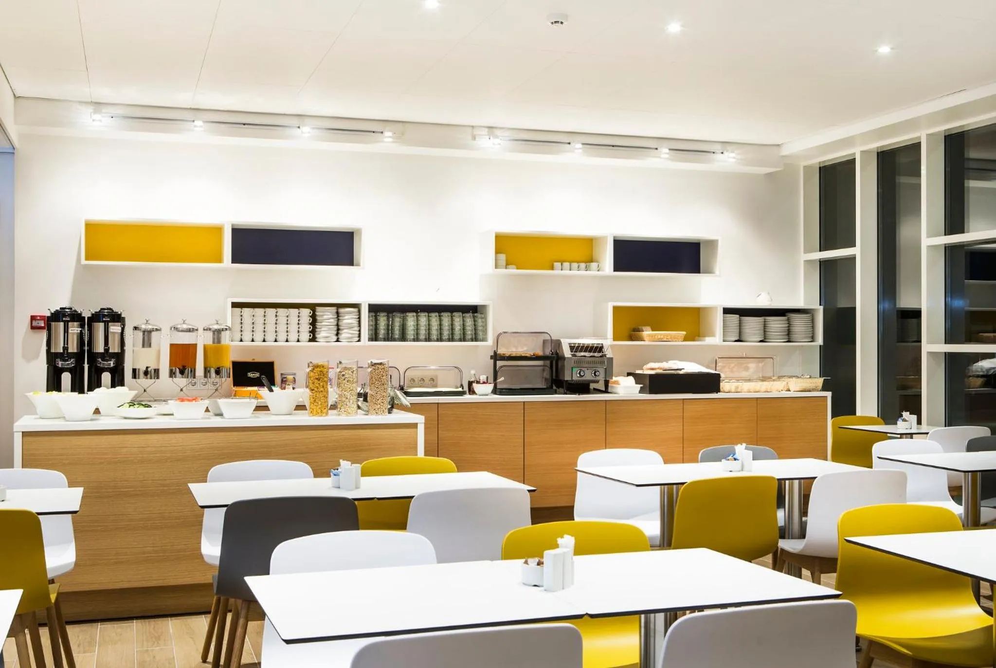 Lounge or bar in Storm Hotel by Keahotels