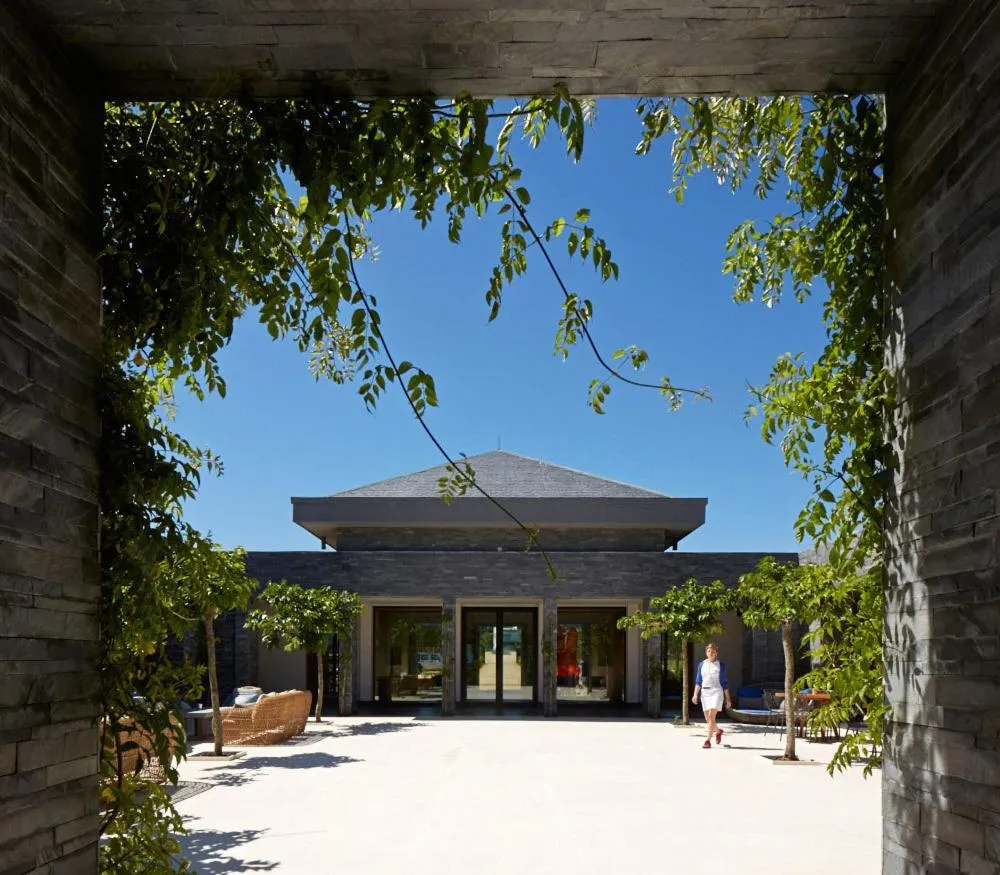 Property building in Bahia Vik