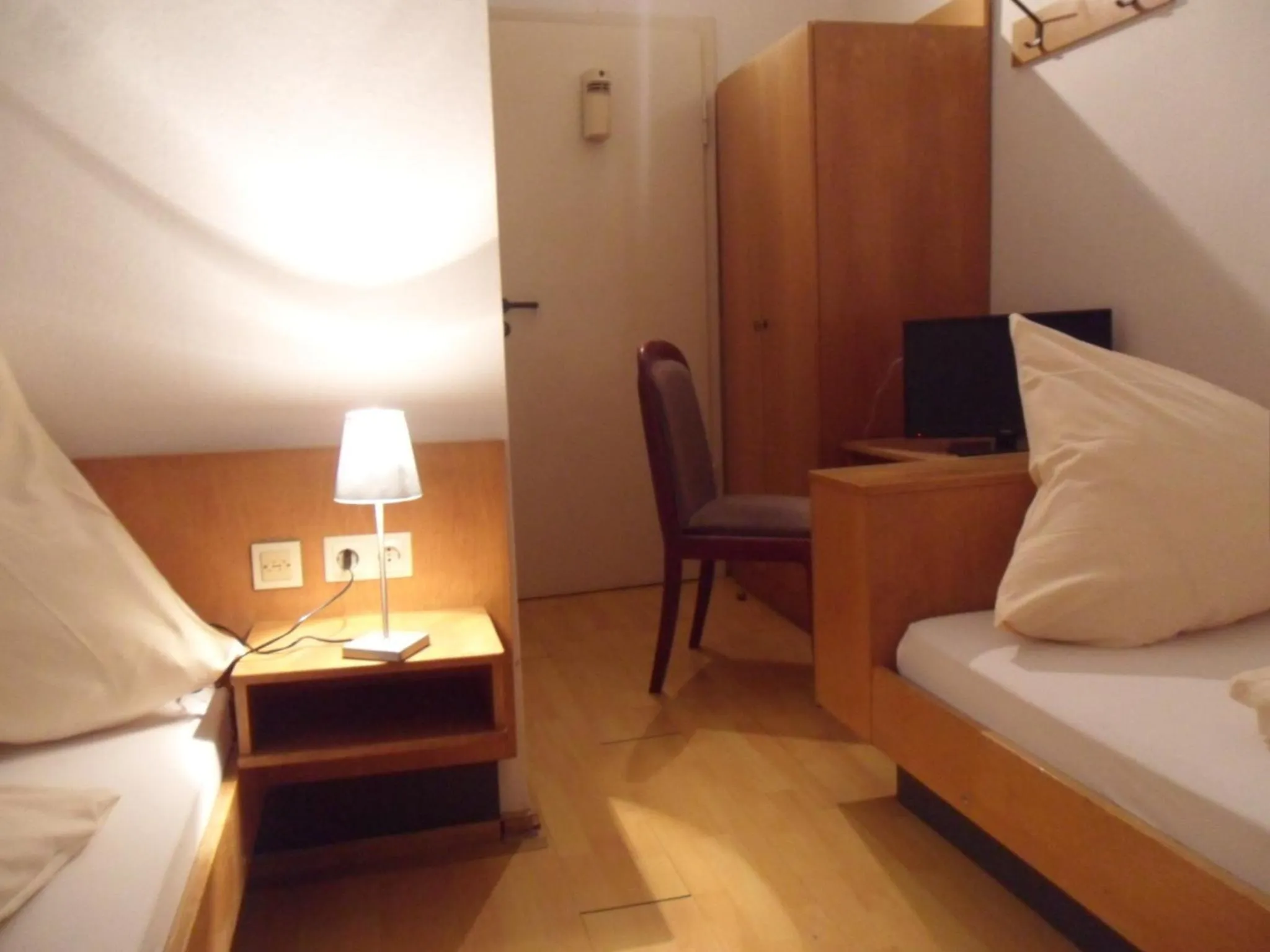 Photo of the whole room in hotel funk