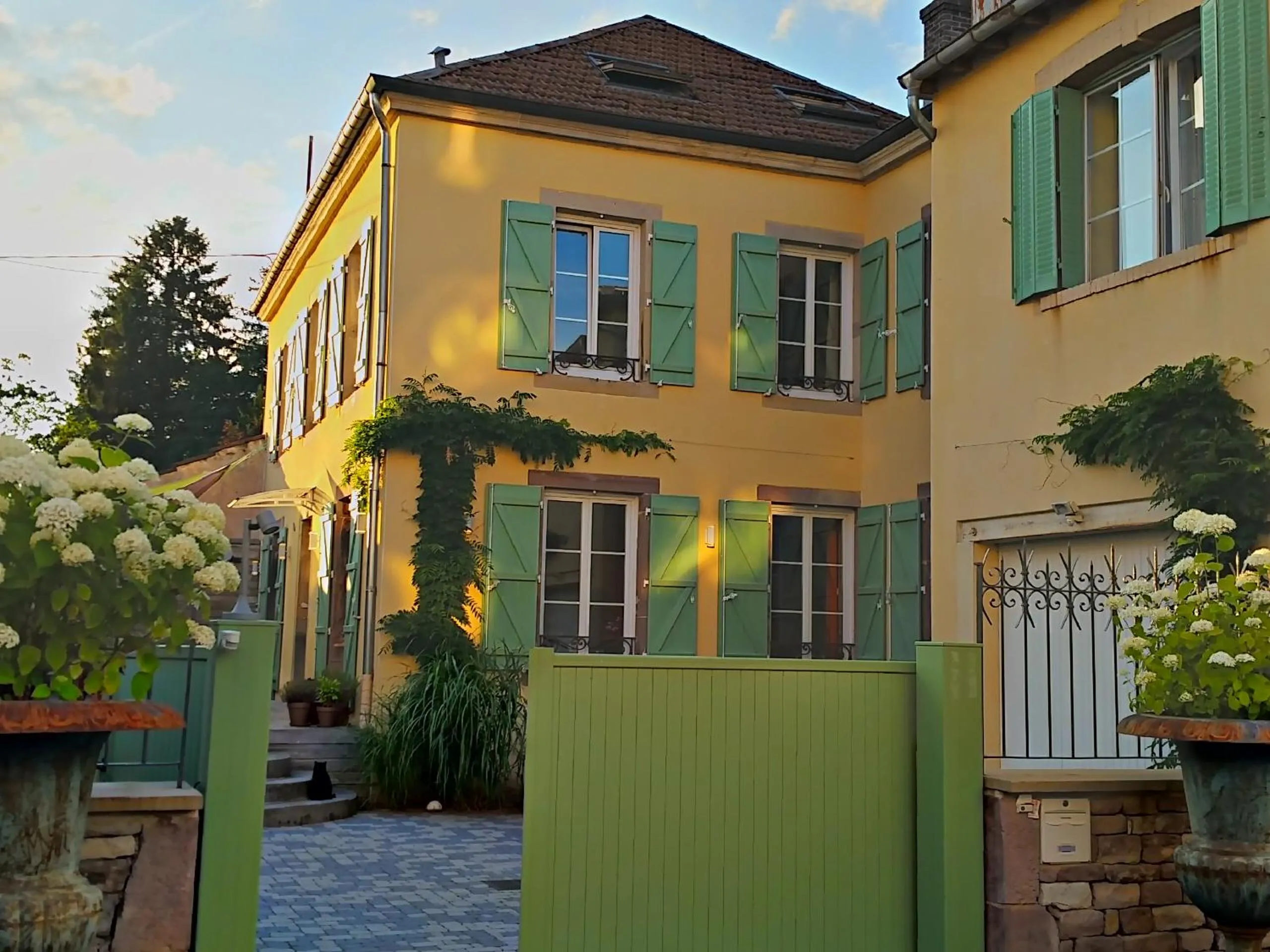 Property building in La Chouette Maison - Chambres d'hôtes et Gîte en Ville