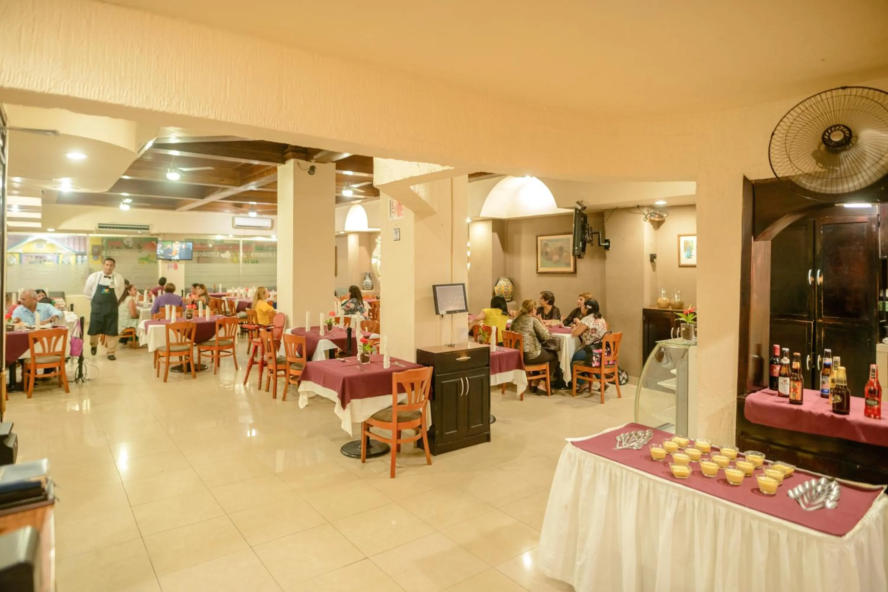 Restaurant/places to eat in HOTEL DON MIGUEl