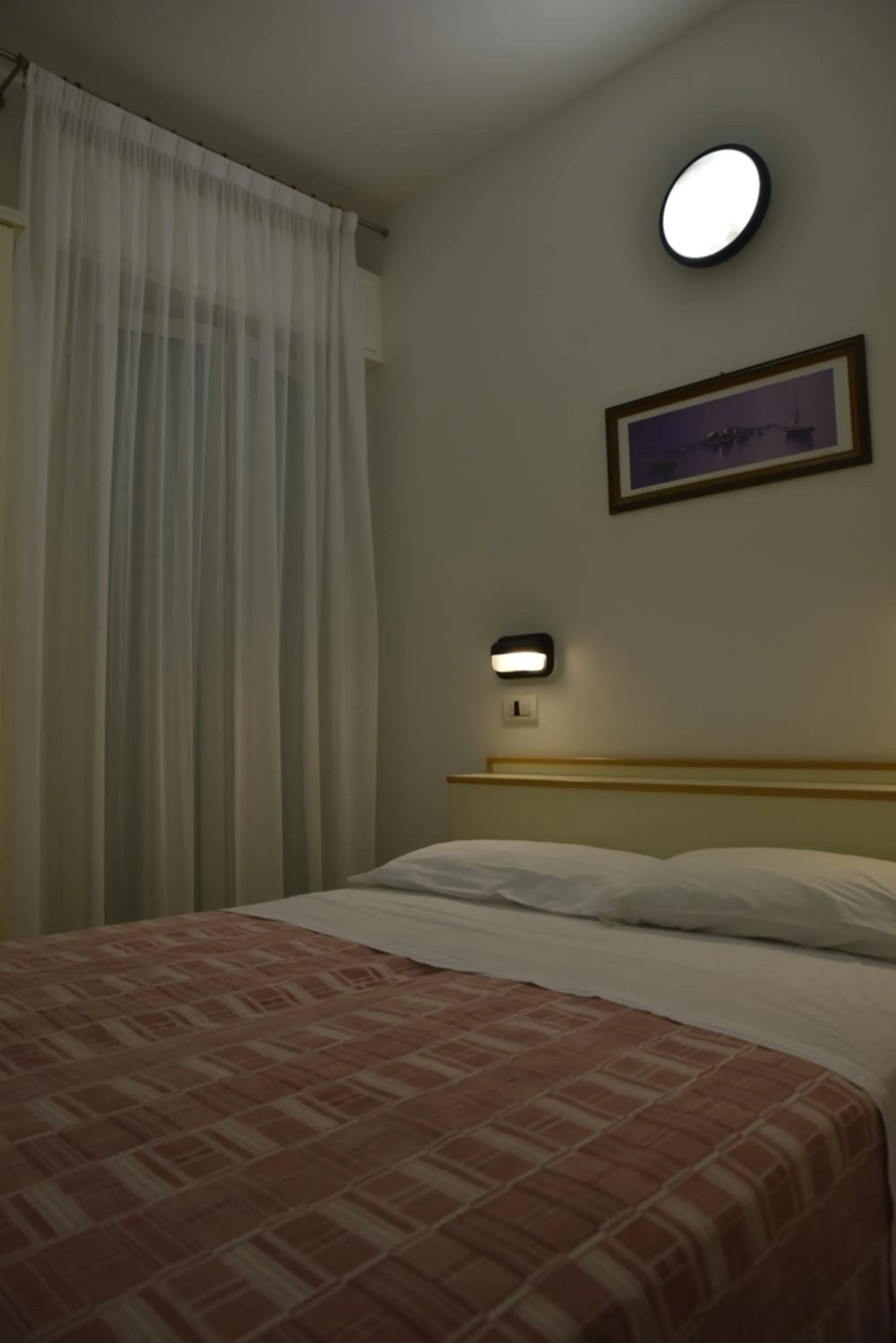 Photo of the whole room, Bed in Hotel Vienna