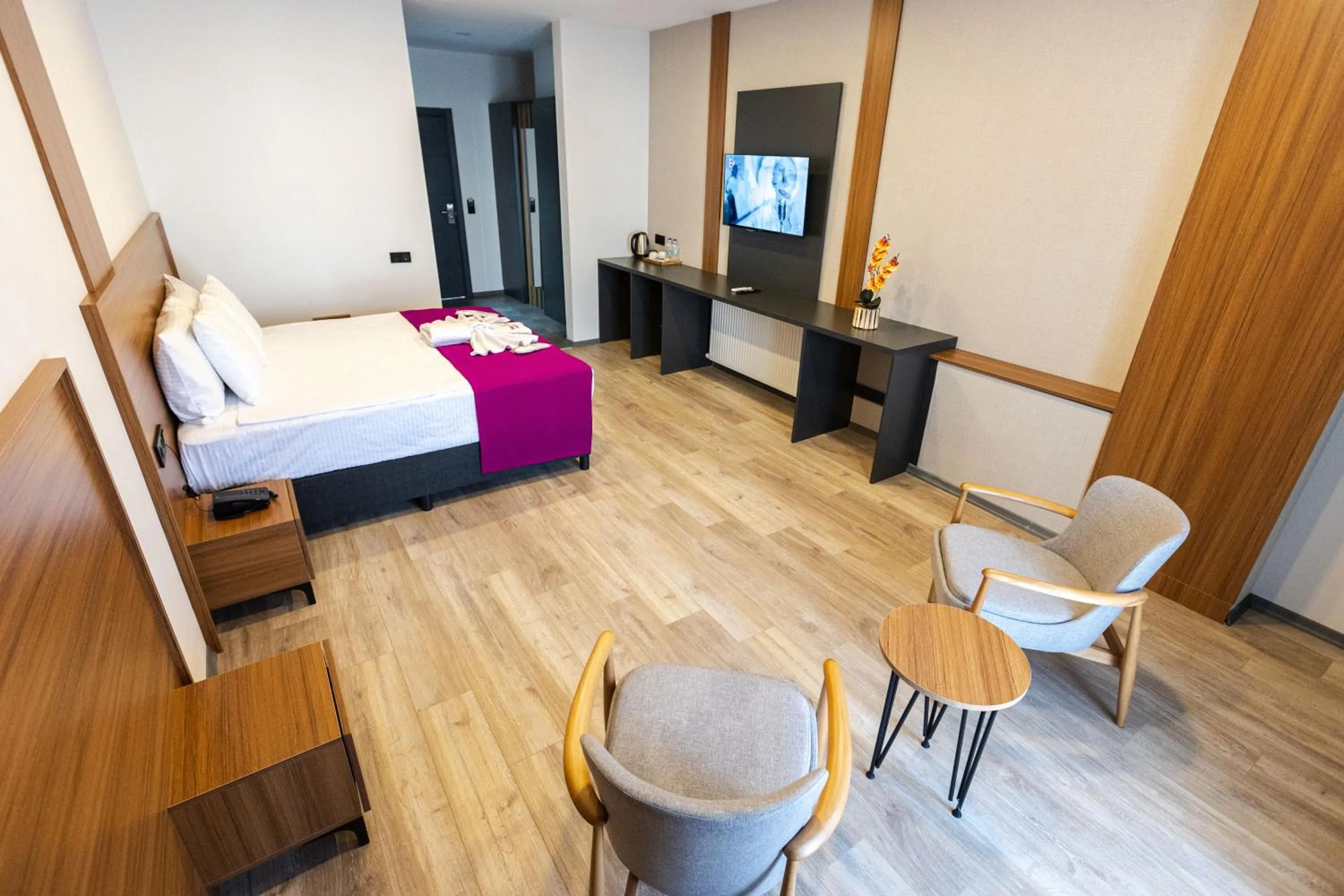 Photo of the whole room, Bed in Restway Hotel