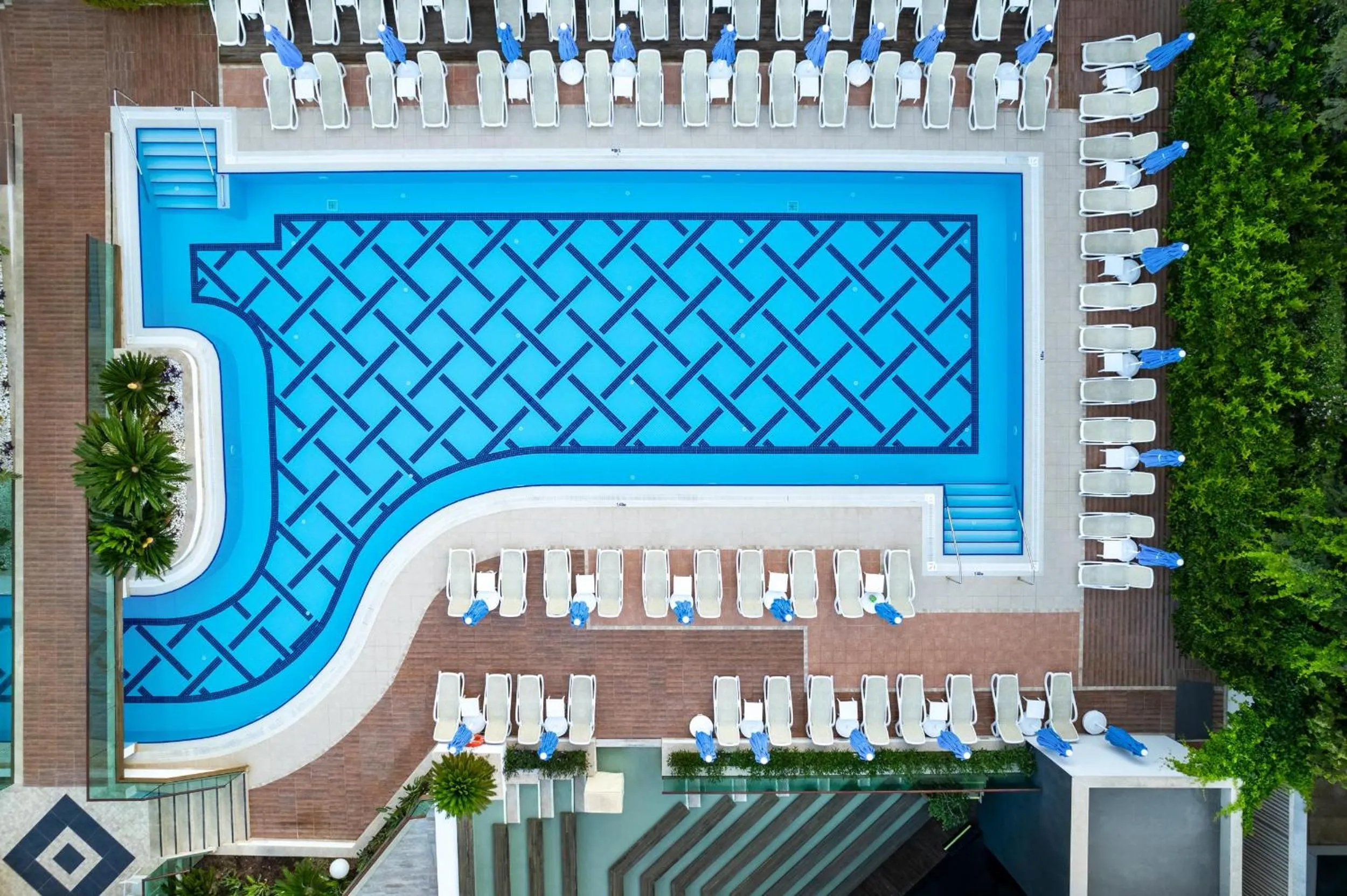 Swimming pool in Trendy Verbena Beach