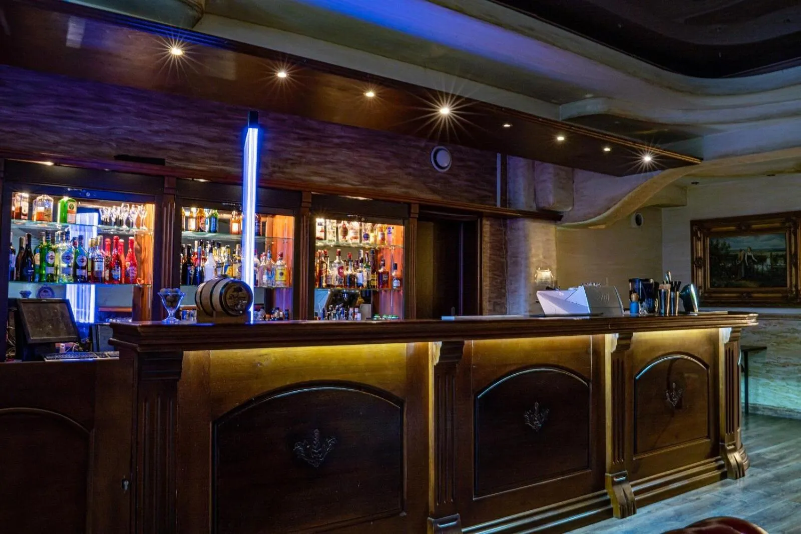 Restaurant/places to eat in Manor Hotel