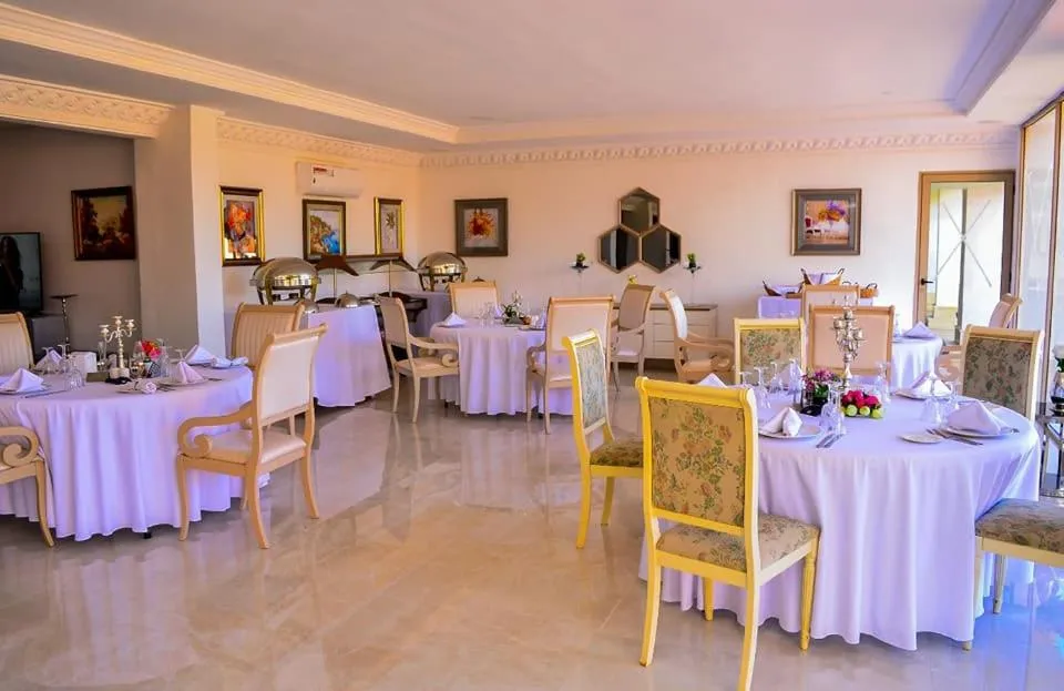 Restaurant/places to eat in Hôtel Jnane Ain Asserdoune