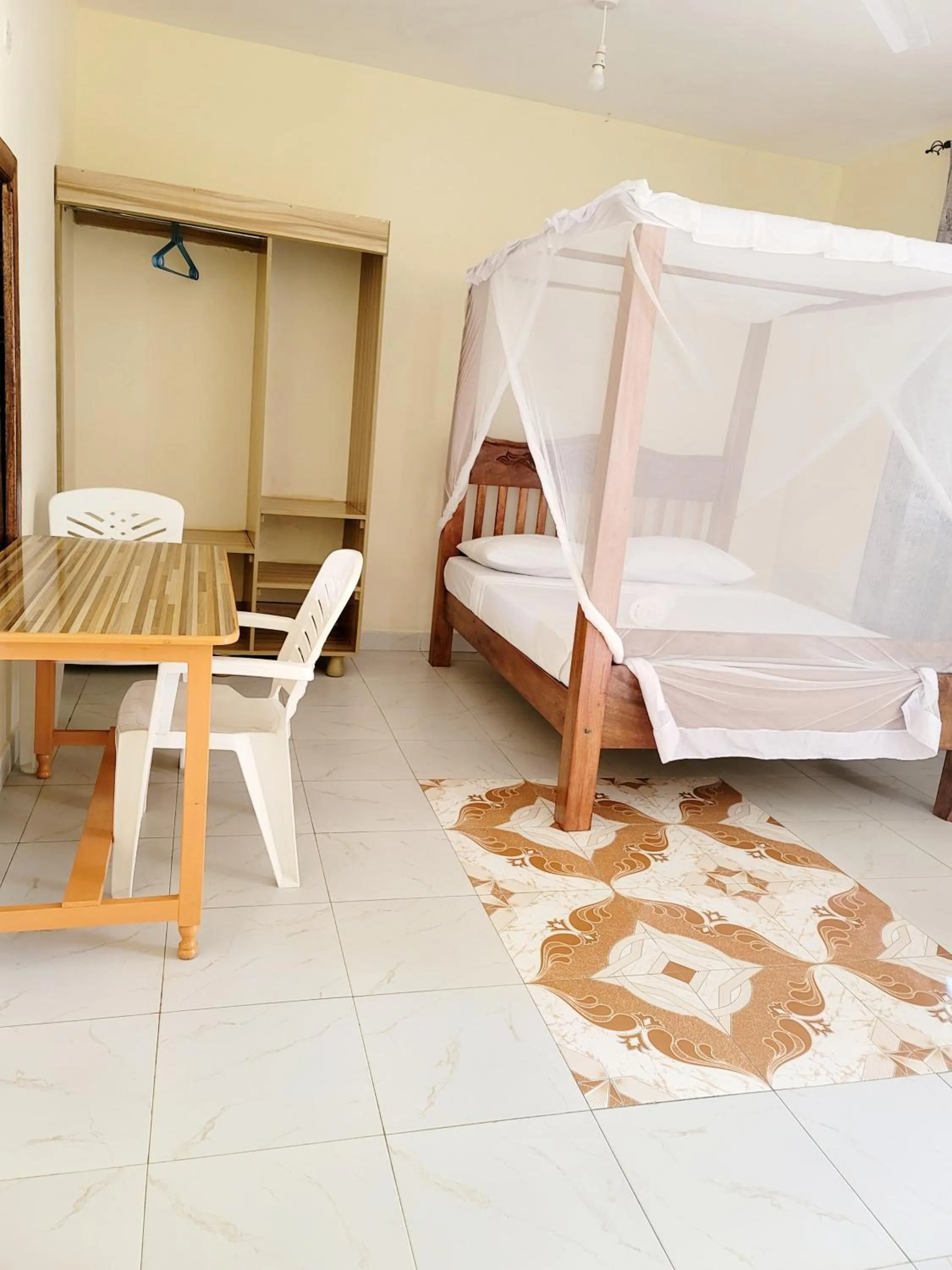 Bedroom, Bed in Casuarina Lounge