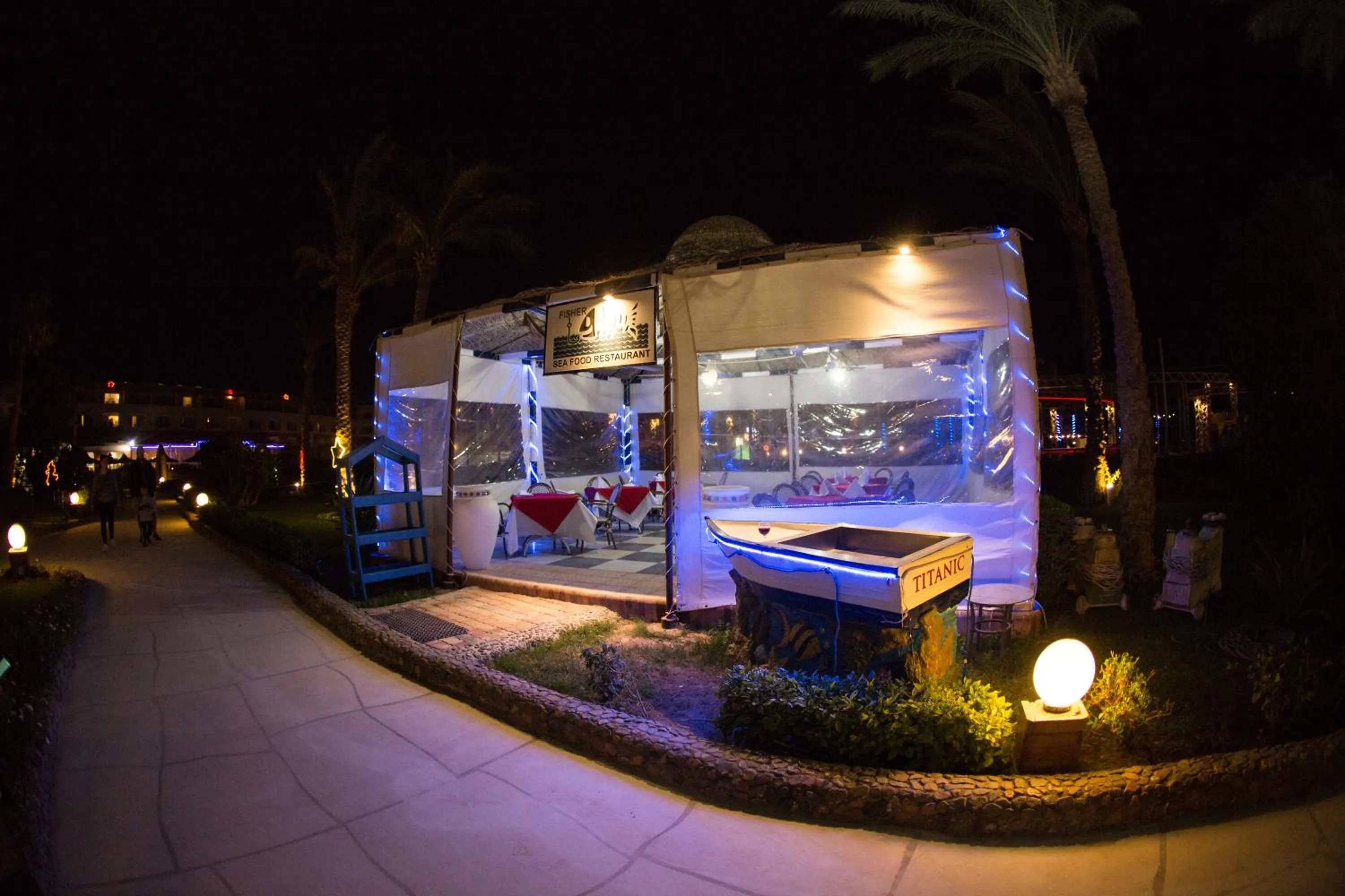 Dinner in Titanic Aqua Park Resort - Families and Couples only