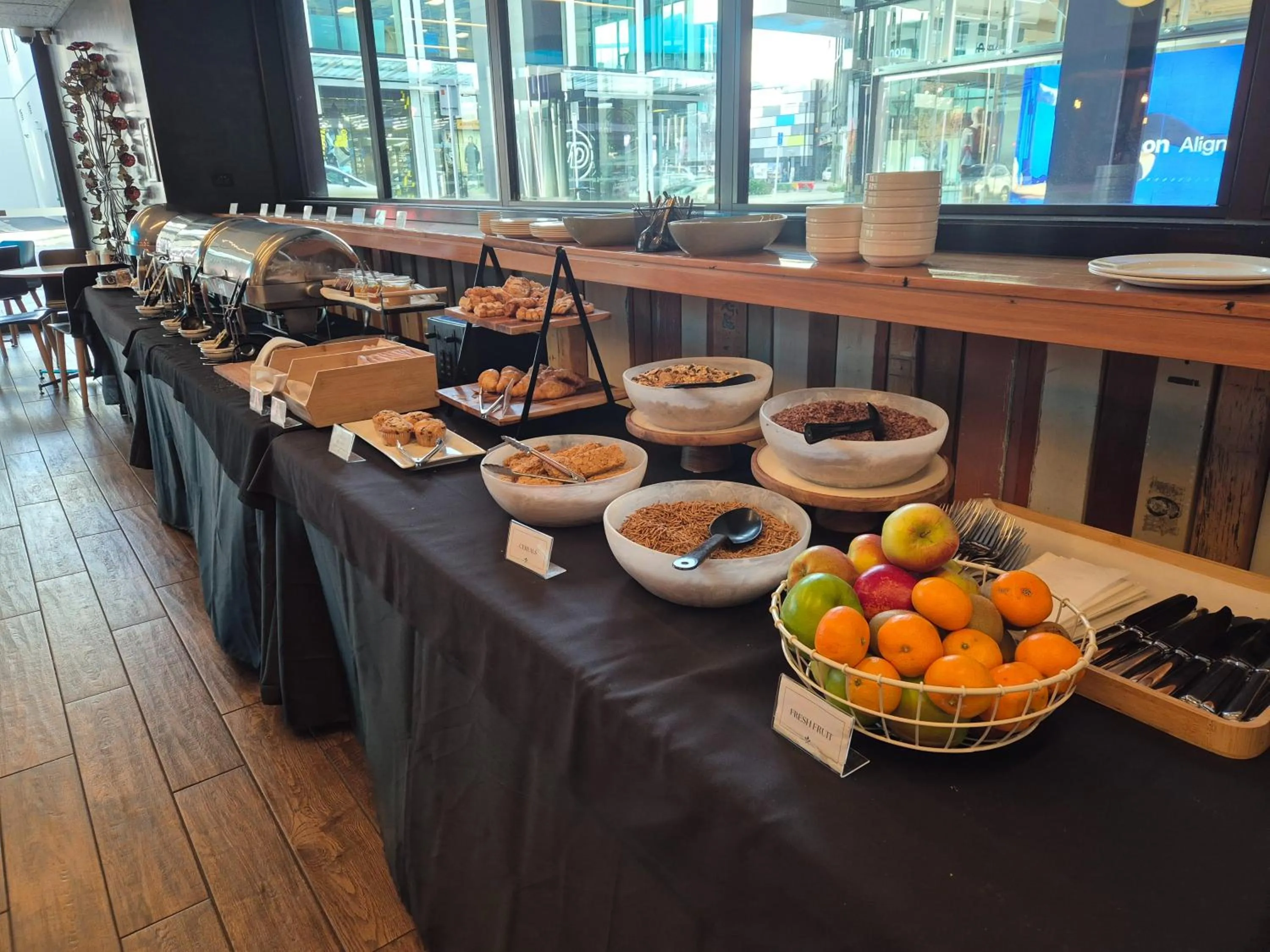 Restaurant/places to eat in BreakFree on Cashel, an Accor Hotel