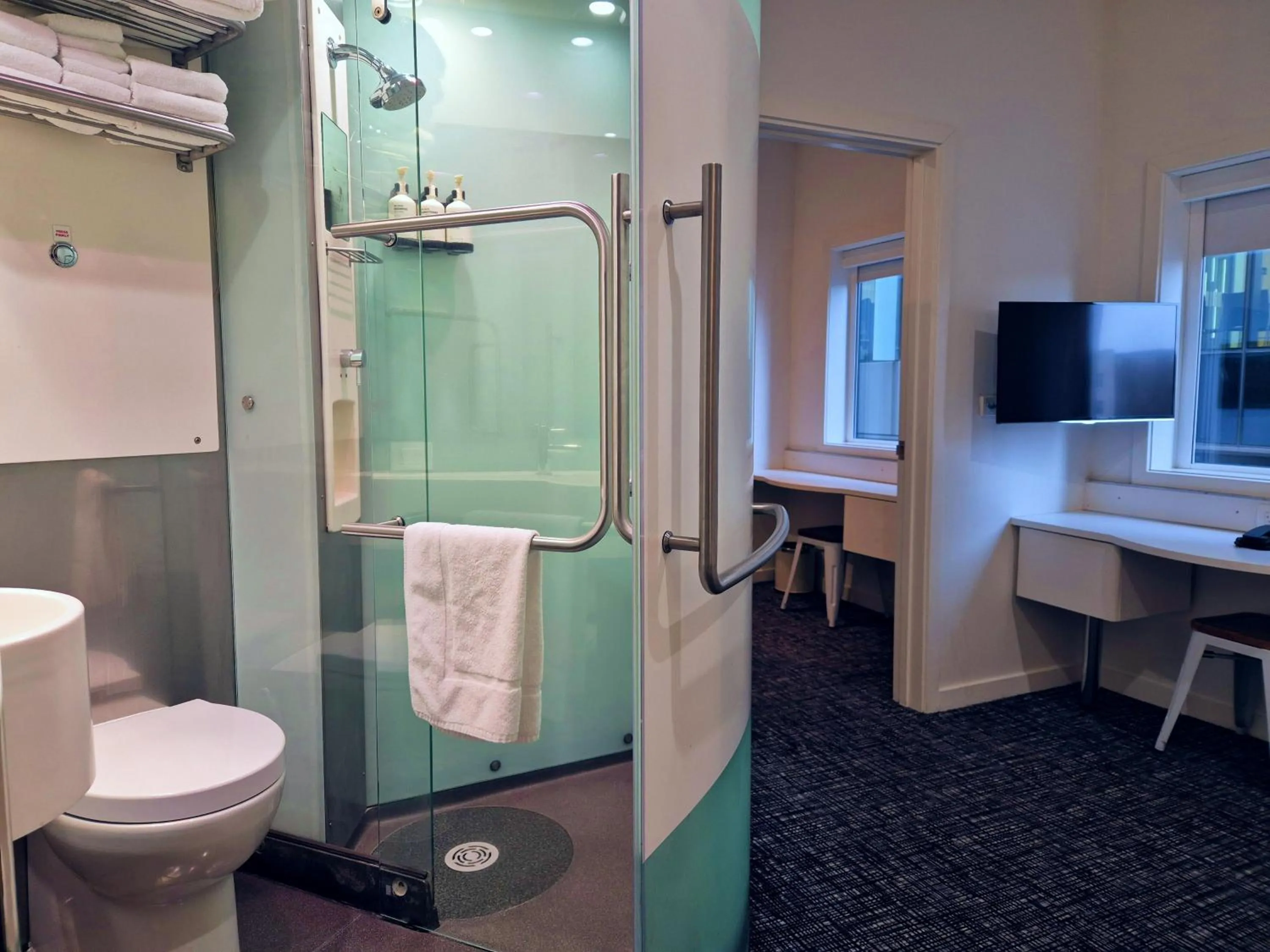 Shower in BreakFree on Cashel, an Accor Hotel