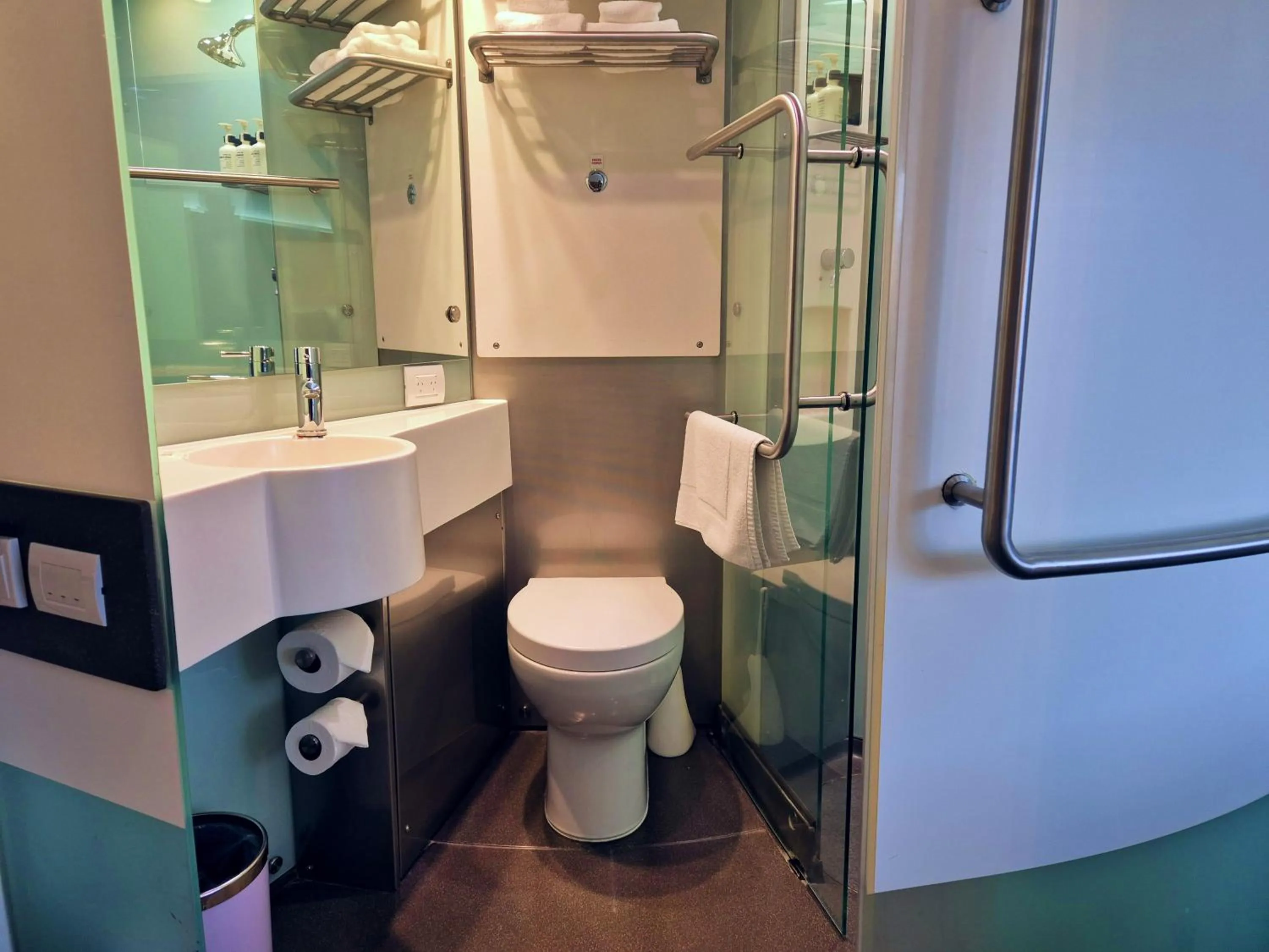 Toilet in BreakFree on Cashel, an Accor Hotel