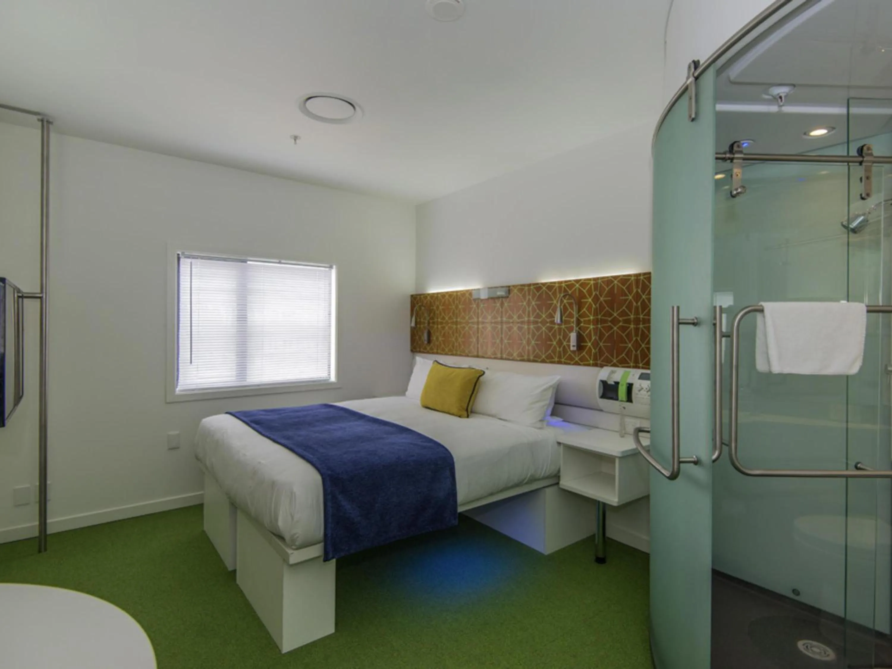 Bedroom, Bed in BreakFree on Cashel, an Accor Hotel