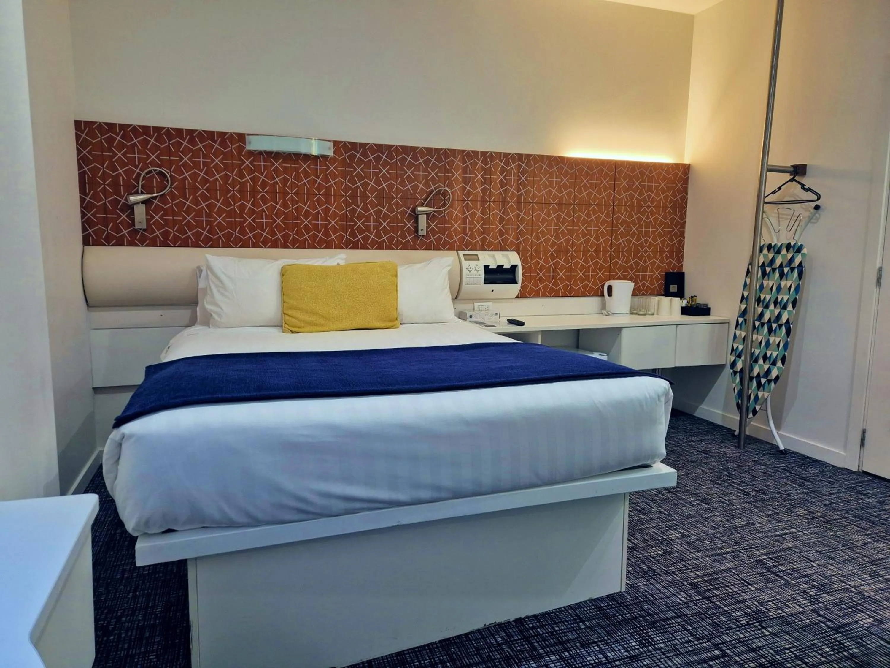 Bed in BreakFree on Cashel, an Accor Hotel