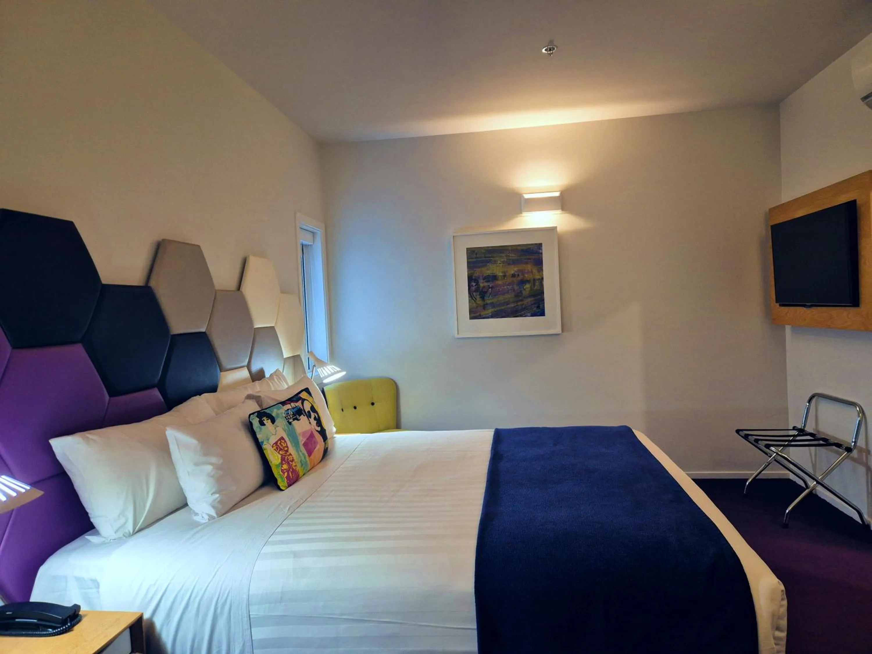 Bed in BreakFree on Cashel, an Accor Hotel