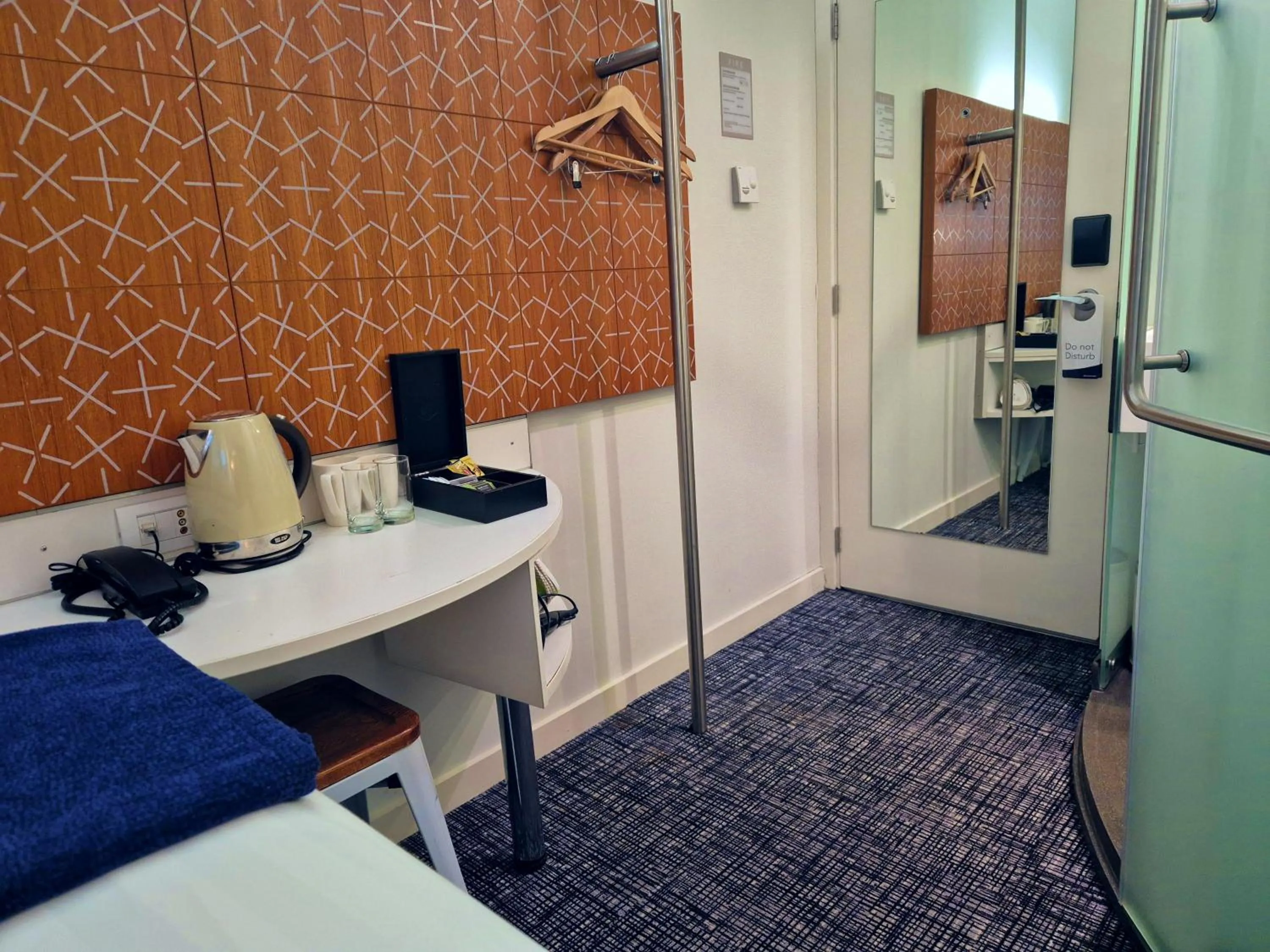 Coffee/tea facilities in BreakFree on Cashel, an Accor Hotel