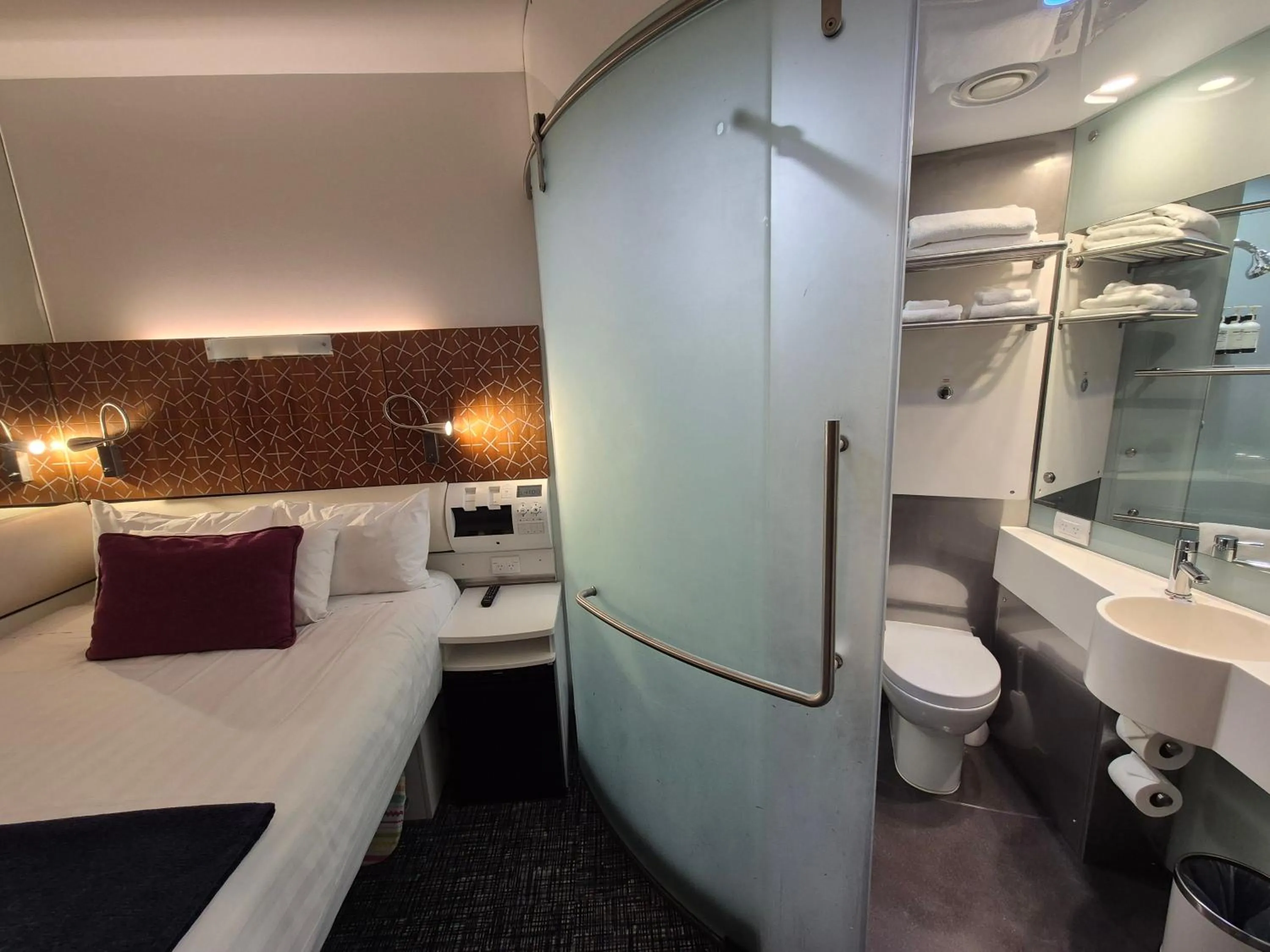 Bedroom, Bed in BreakFree on Cashel, an Accor Hotel